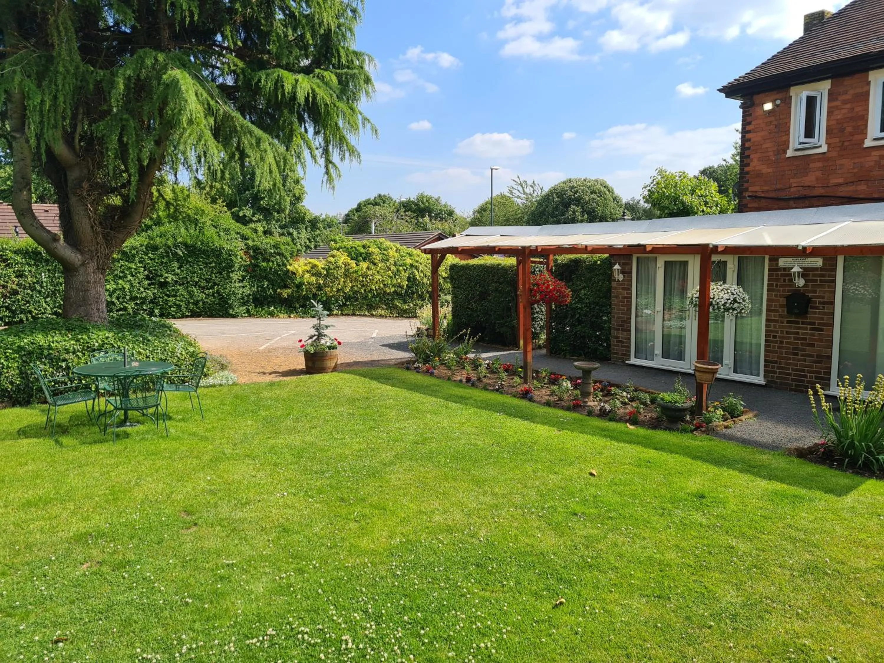 Garden in Tudor Lodge Hotel