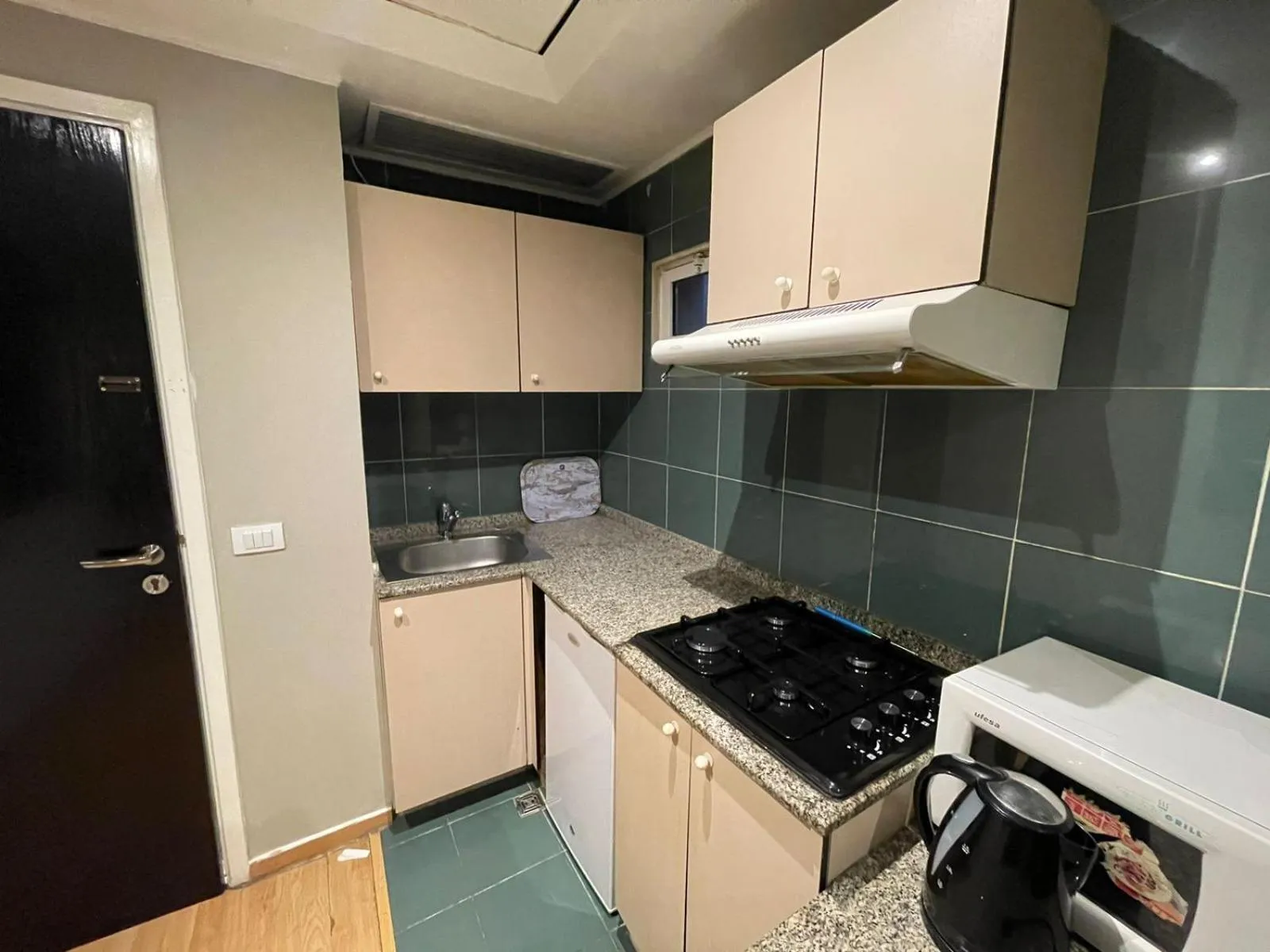 Kitchen or kitchenette in Elegant Suites Beirut