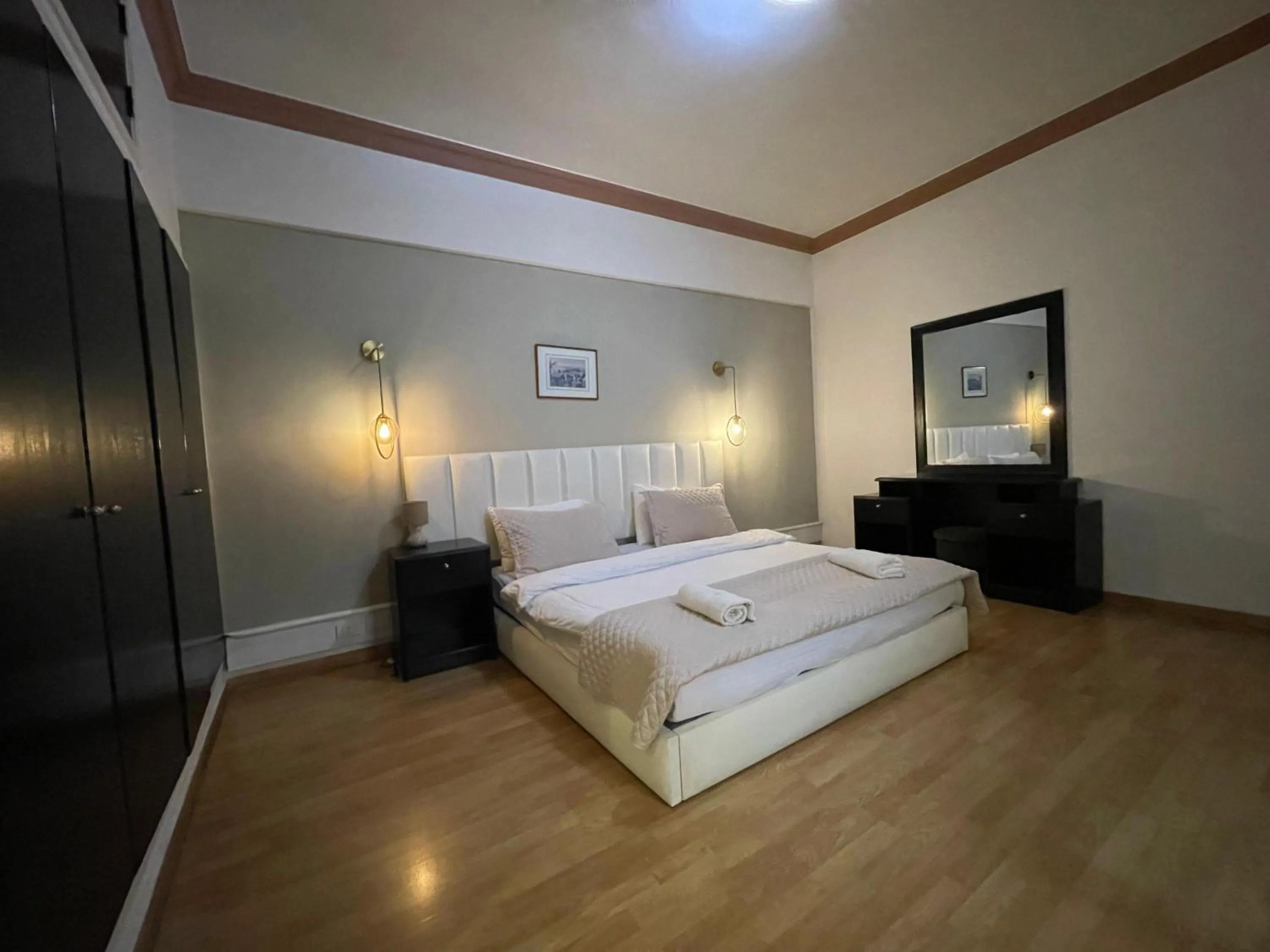 Bedroom, Bed in Elegant Suites Beirut