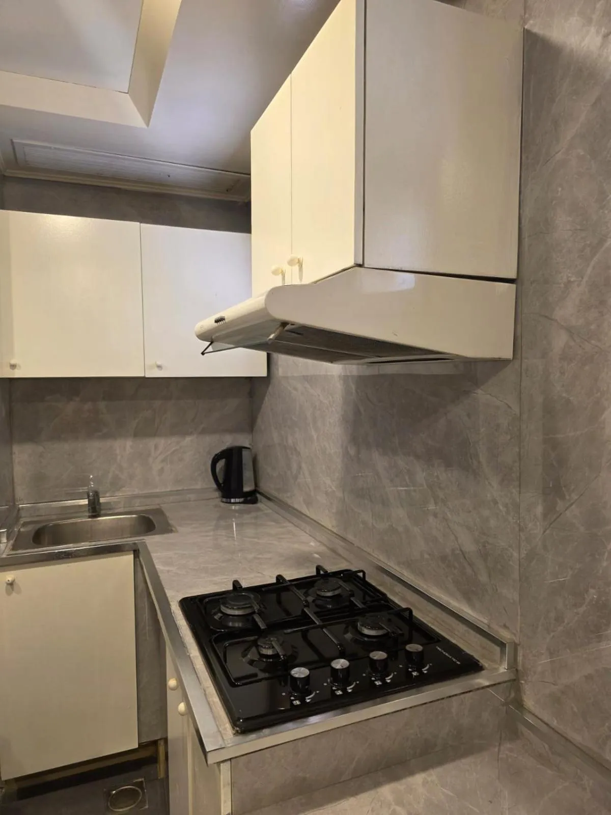 Kitchen or kitchenette in Elegant Suites Beirut