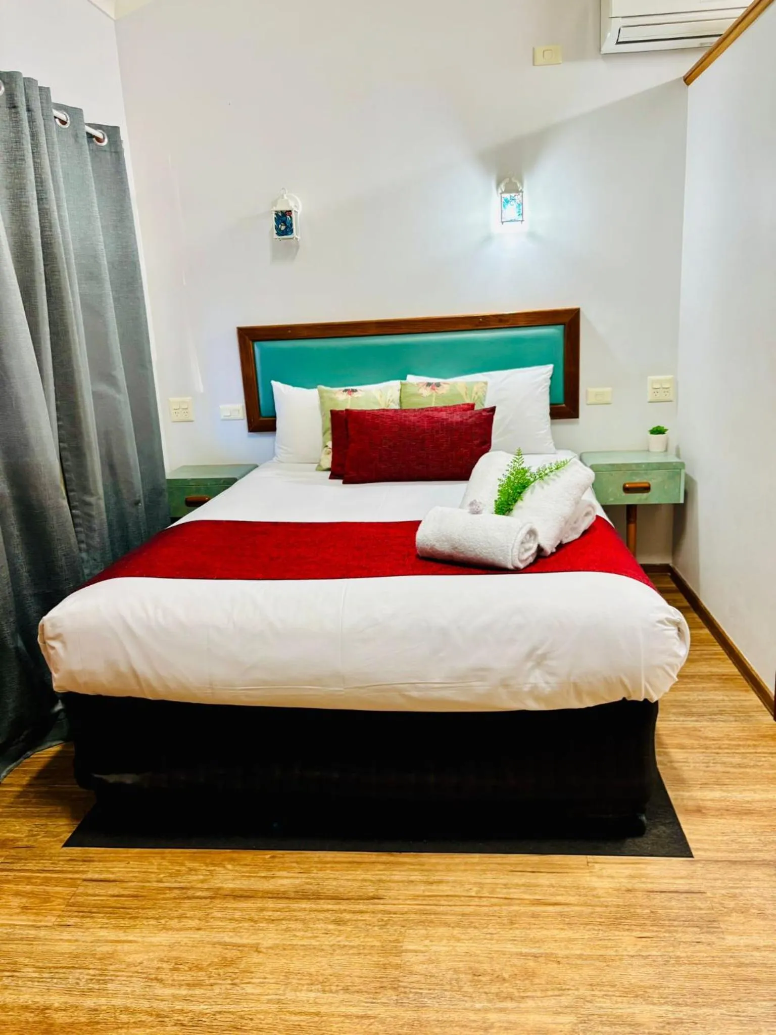 Bedroom, Bed in Downs Motel