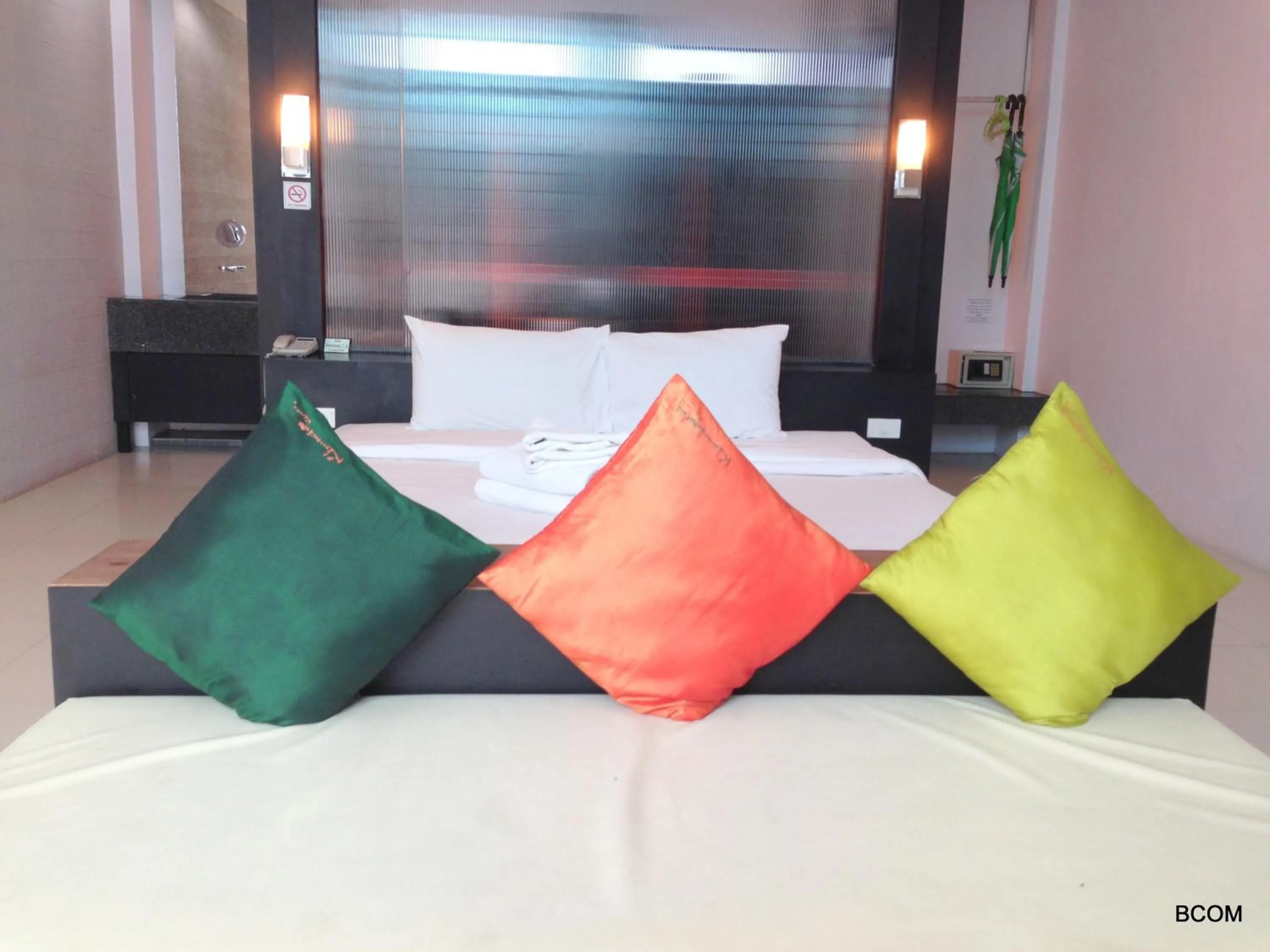 Photo of the whole room, Bed in Khun Chaweng Resort