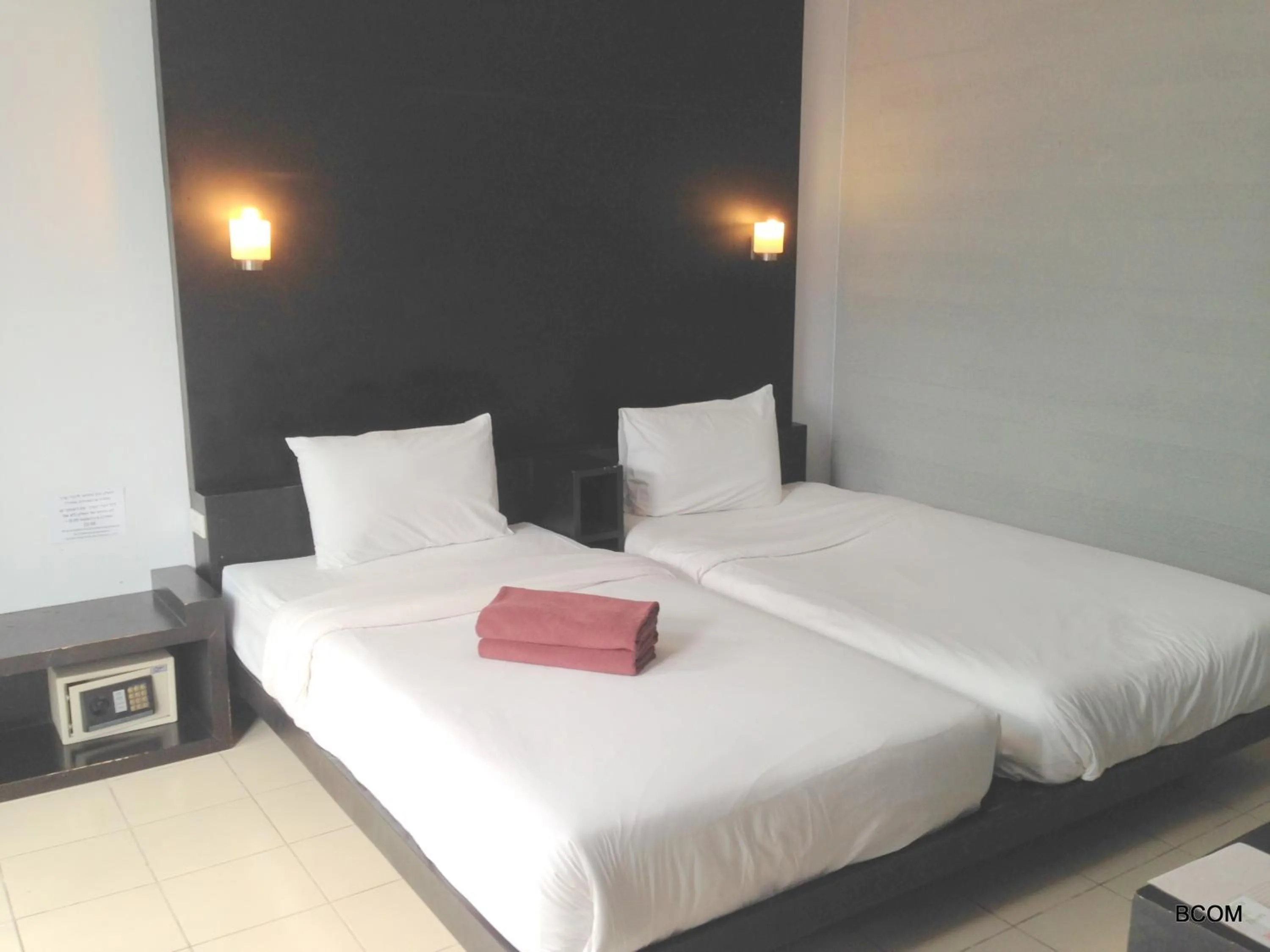 Photo of the whole room, Bed in Khun Chaweng Resort