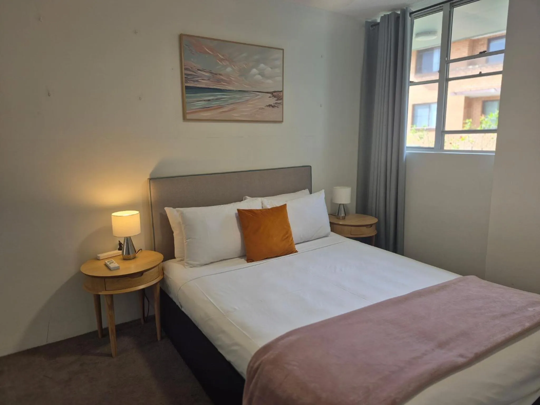 Bed in Tradewinds Apartments