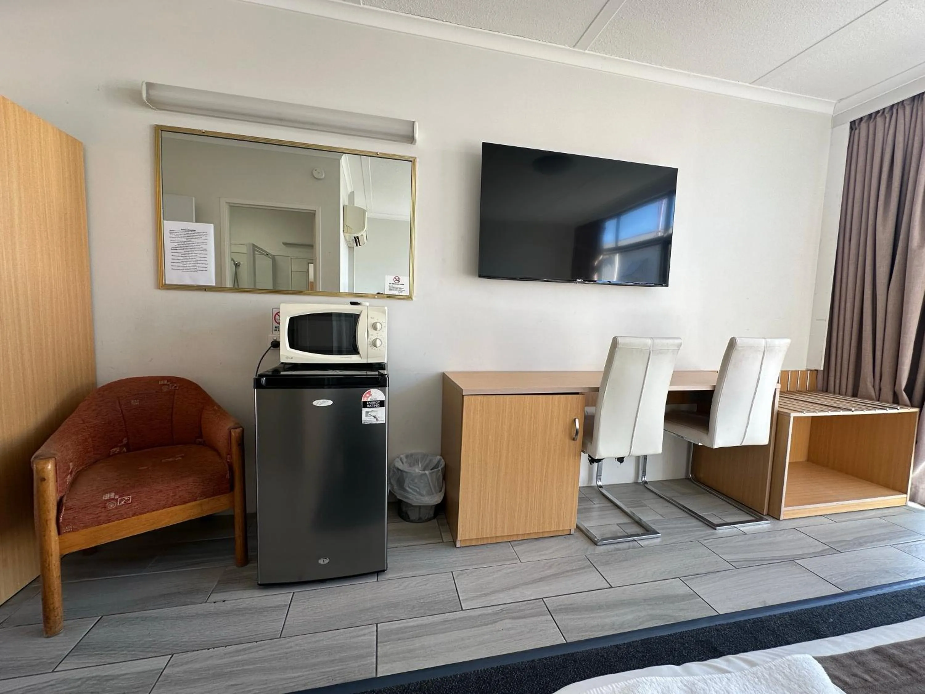 Coffee/tea facilities in Airway Motel