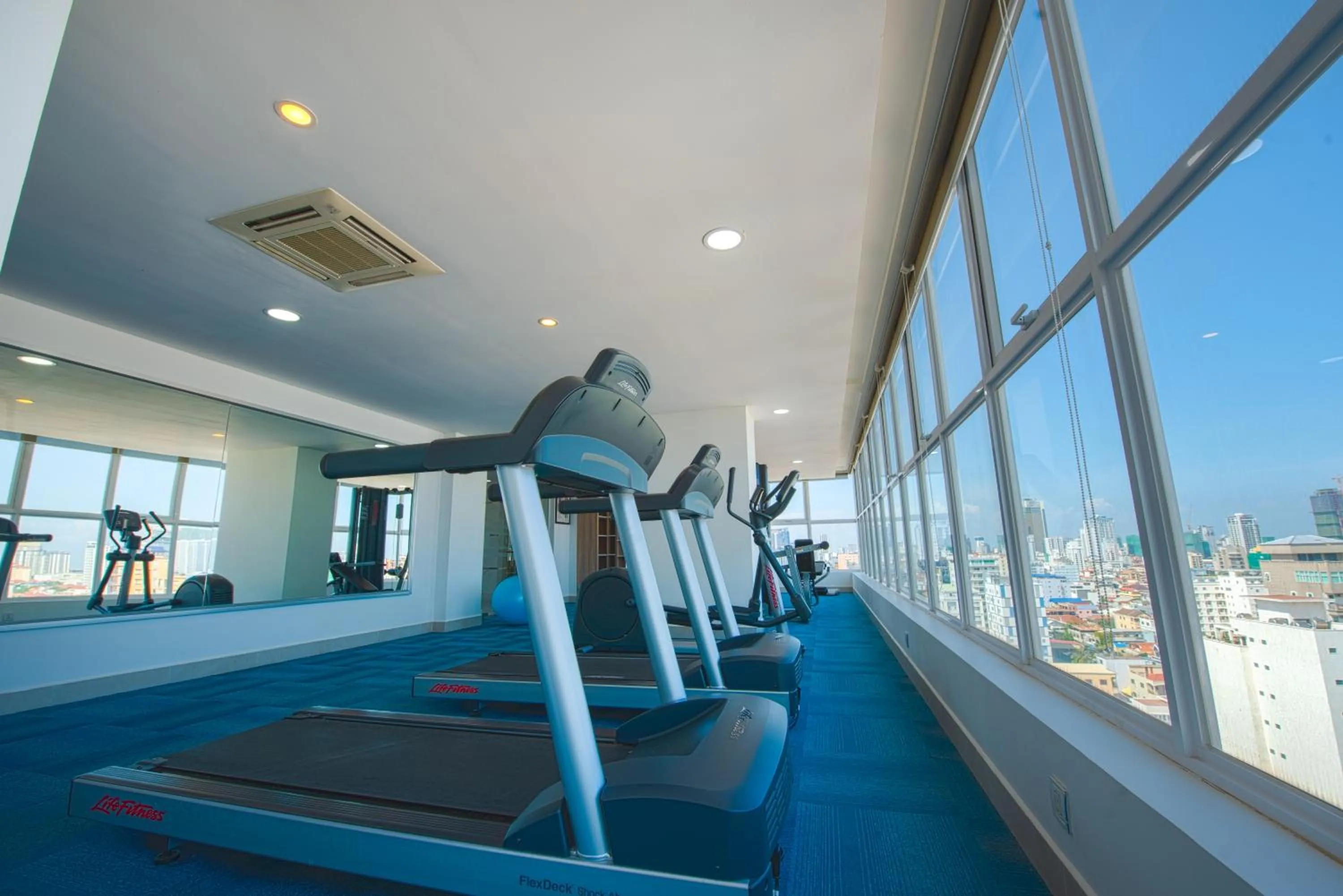 Fitness centre/facilities in Queen Mansion