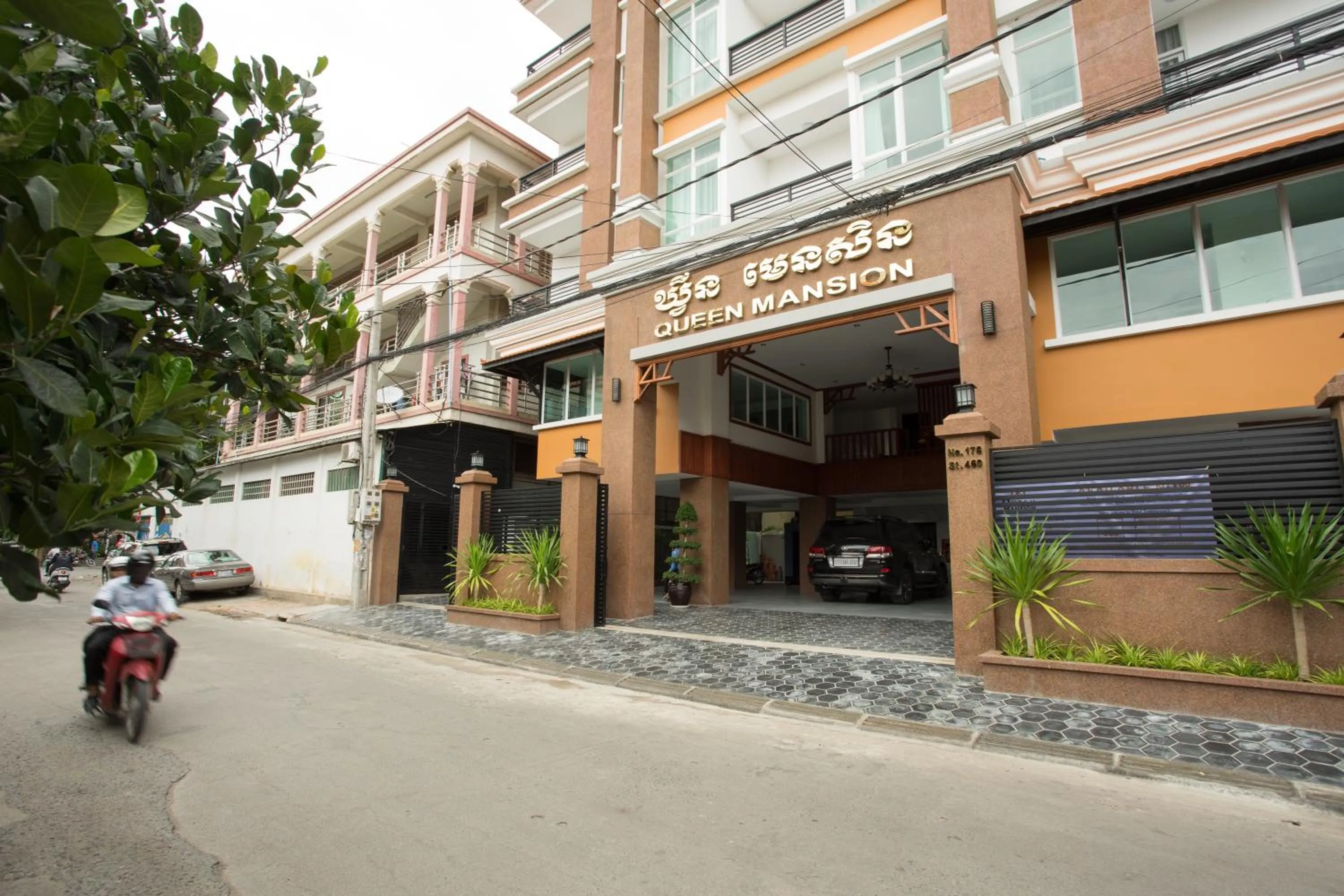 Property building in Queen Mansion