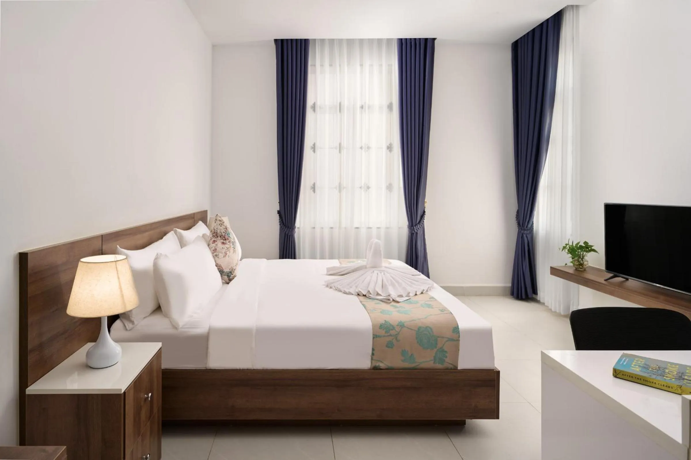 Bedroom, Bed in Queen Mansion