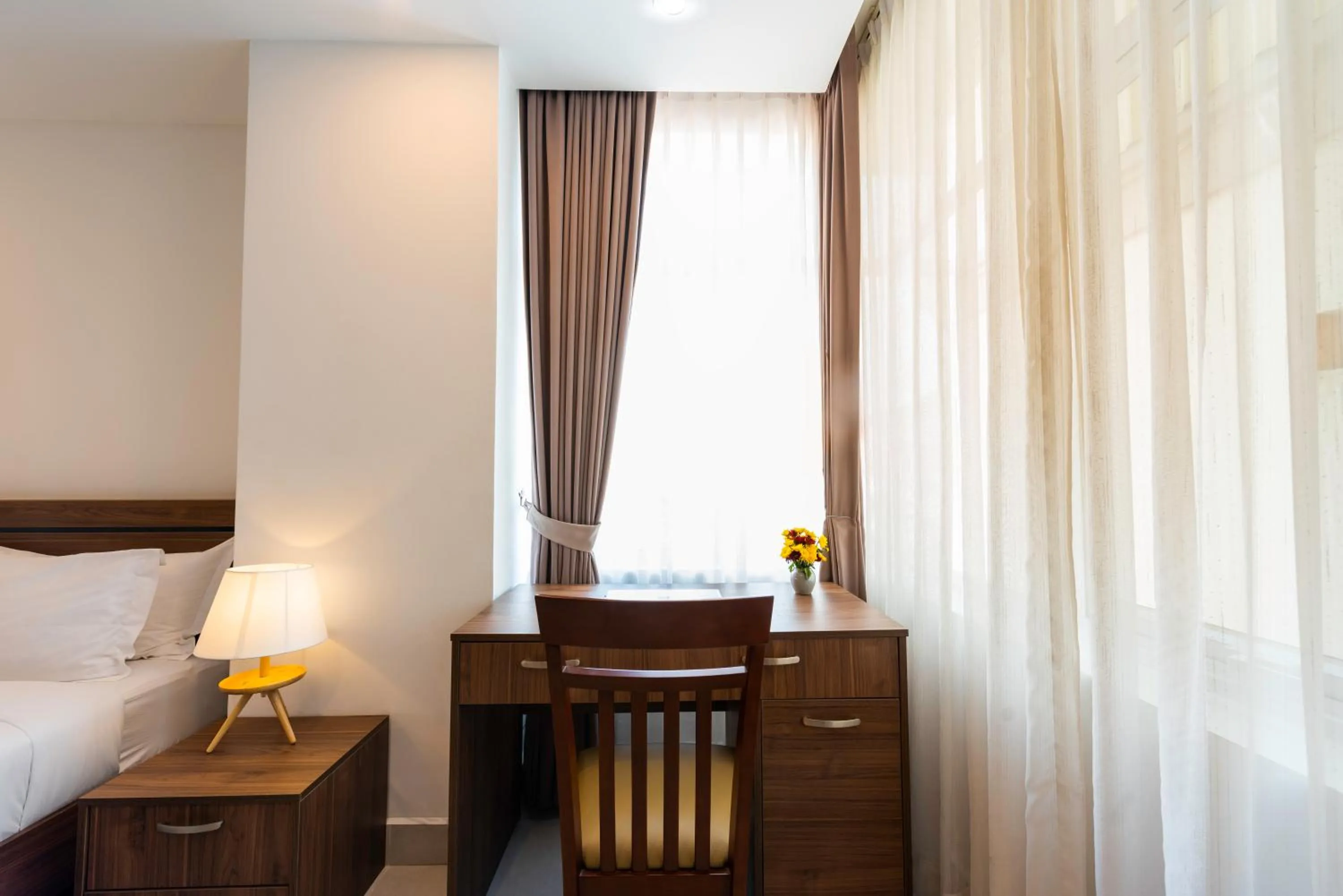 Seating area, Bed in Queen Mansion