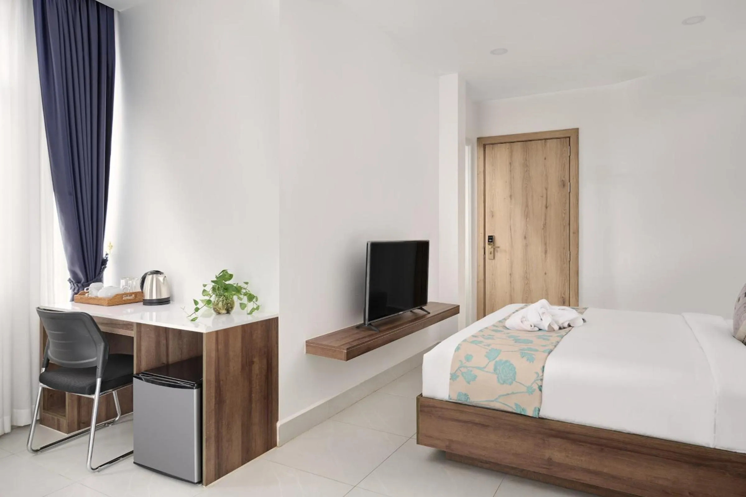 Bedroom, Bed in Queen Mansion