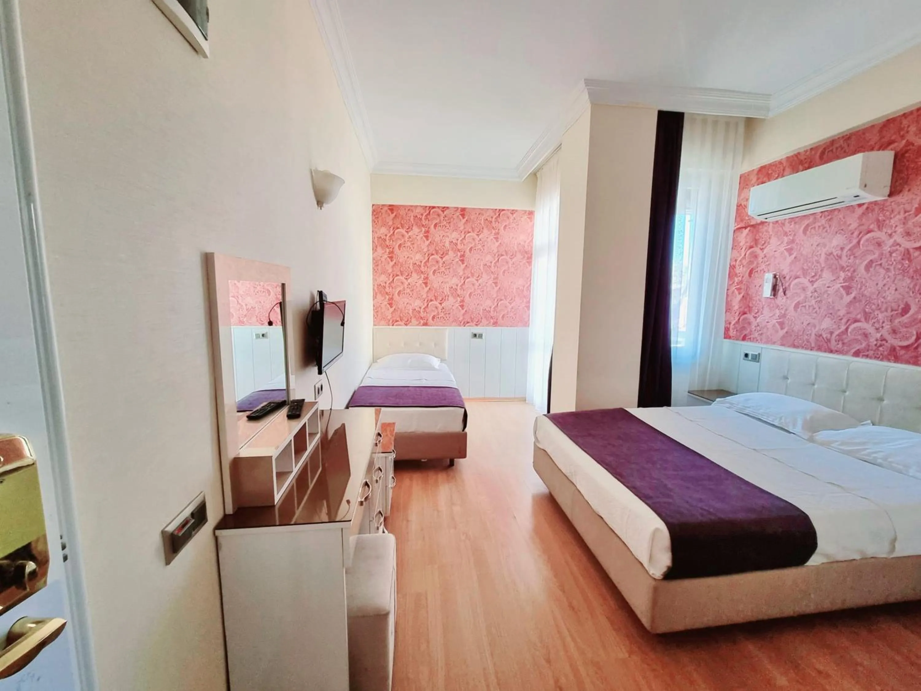 Bedroom, Bed in Perlo Hotel City
