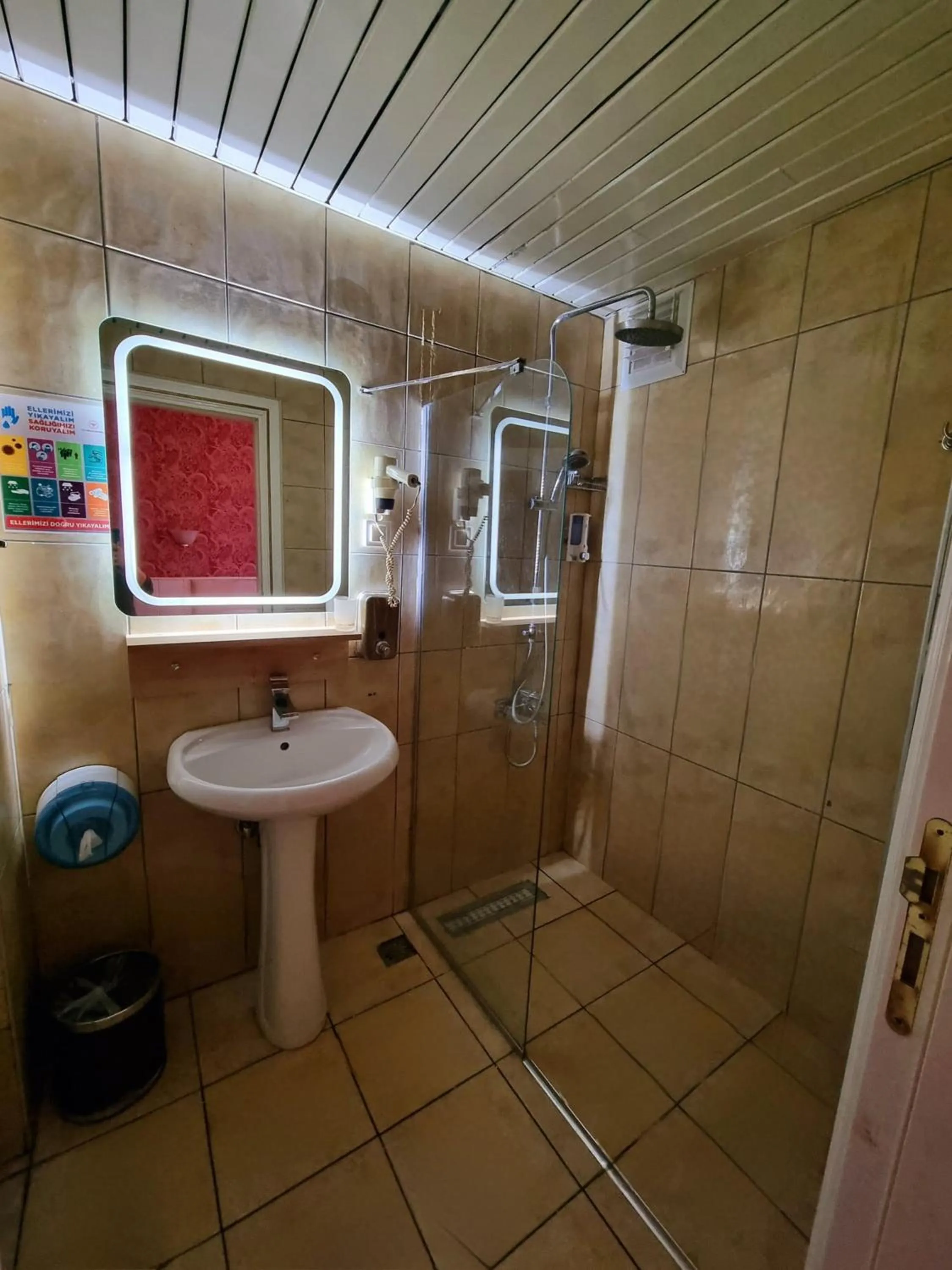 Bathroom in Perlo Hotel City