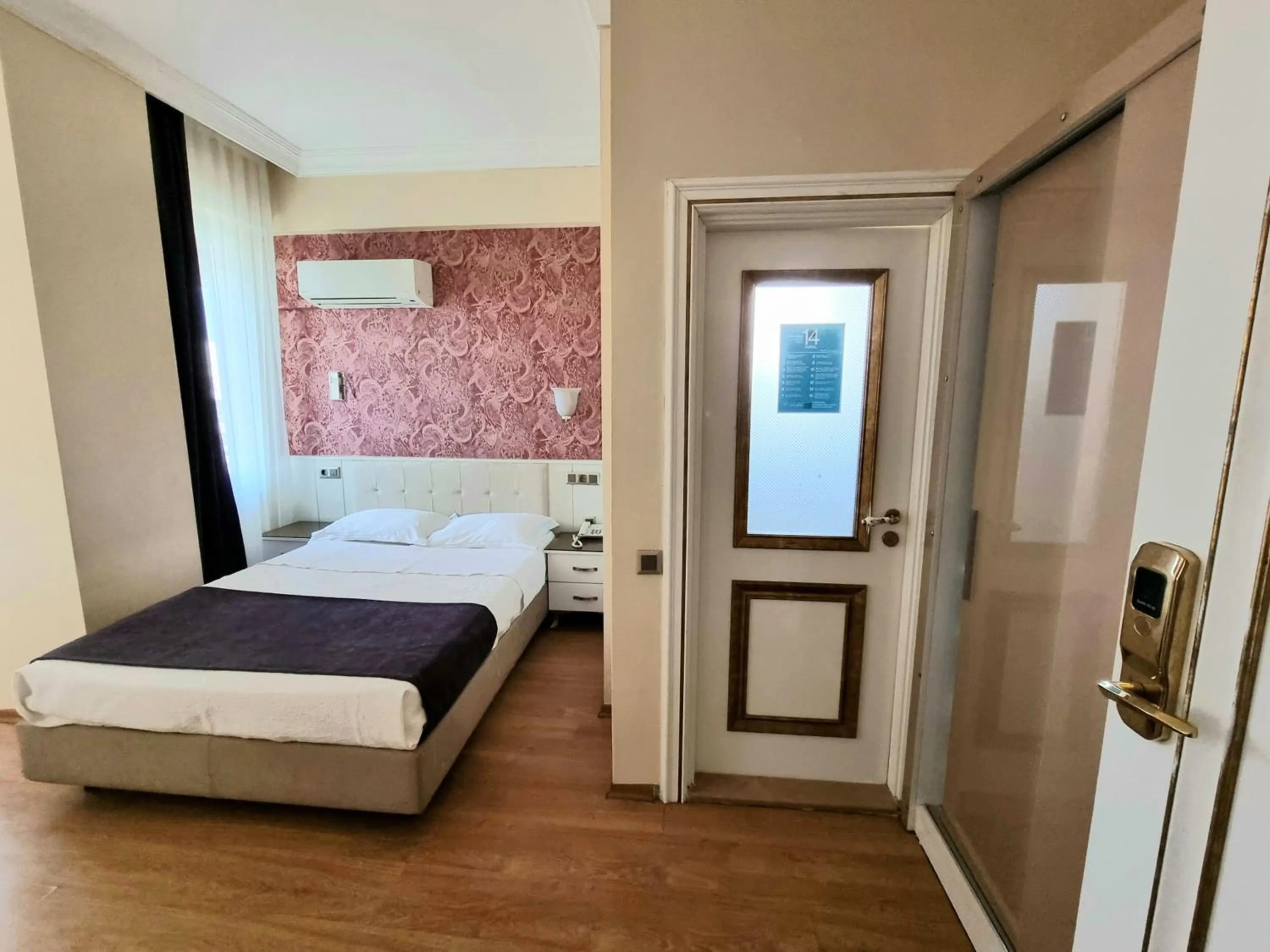 Bedroom, Bed in Perlo Hotel City