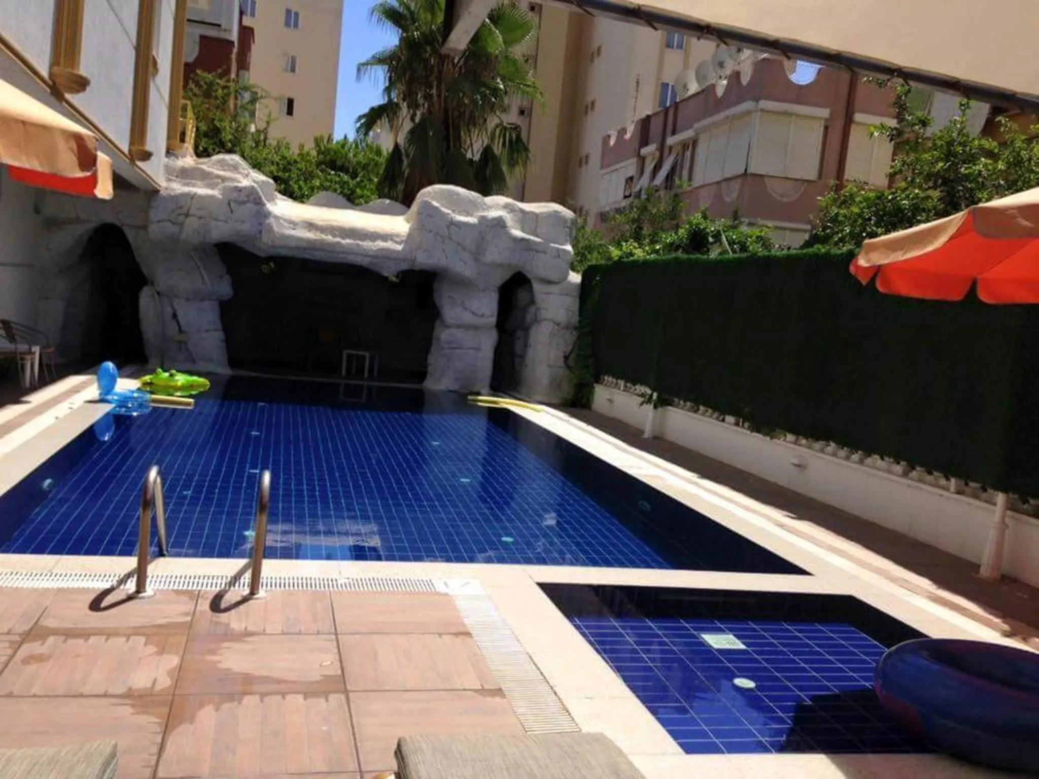 Property building in Perlo Hotel City