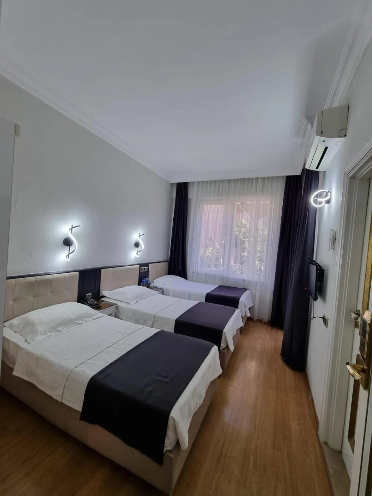 Bed in Perlo Hotel City