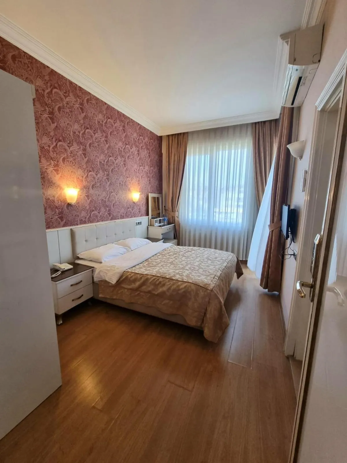 TV and multimedia, Bed in Perlo Hotel City