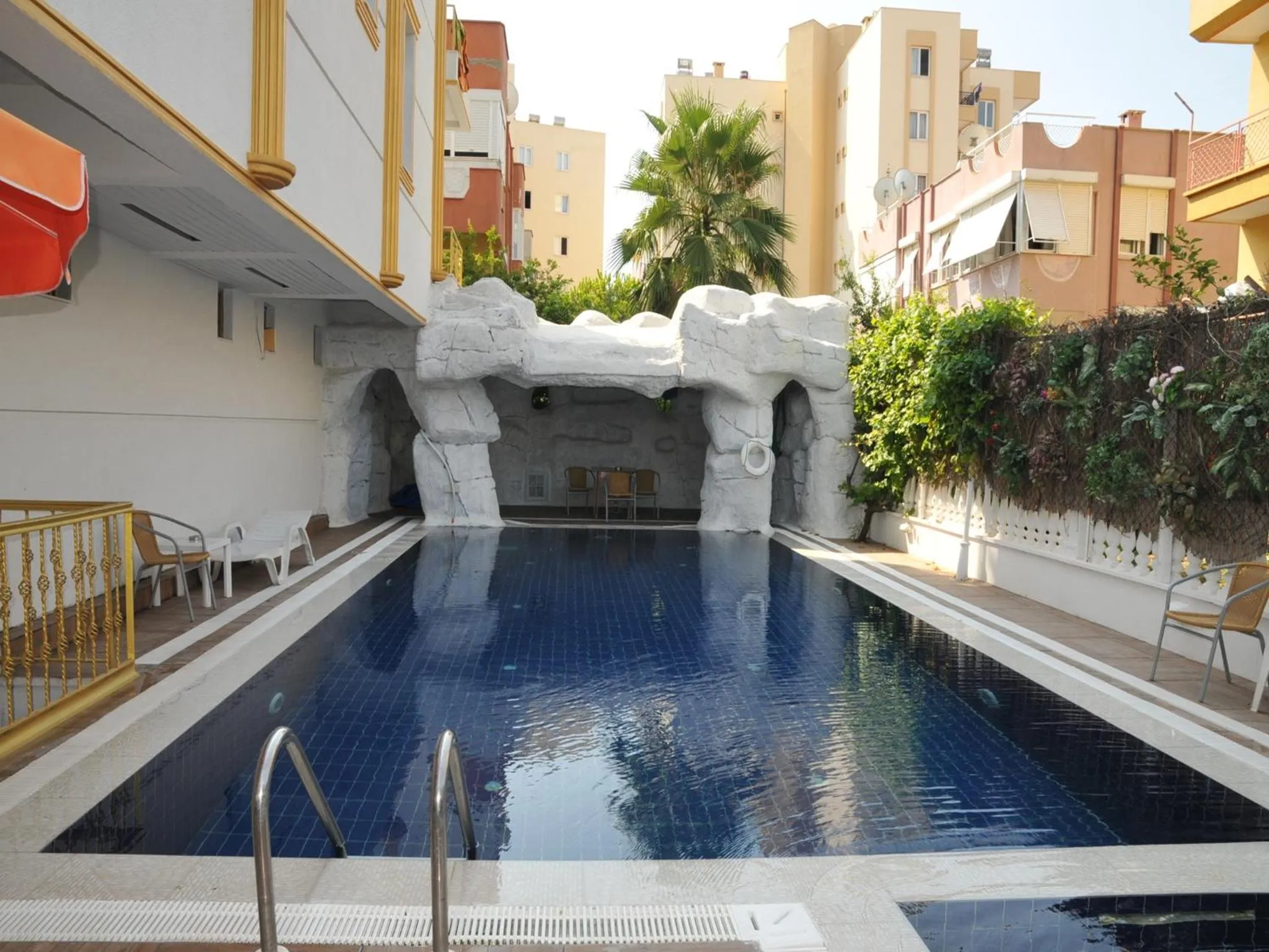 Property building in Perlo Hotel City