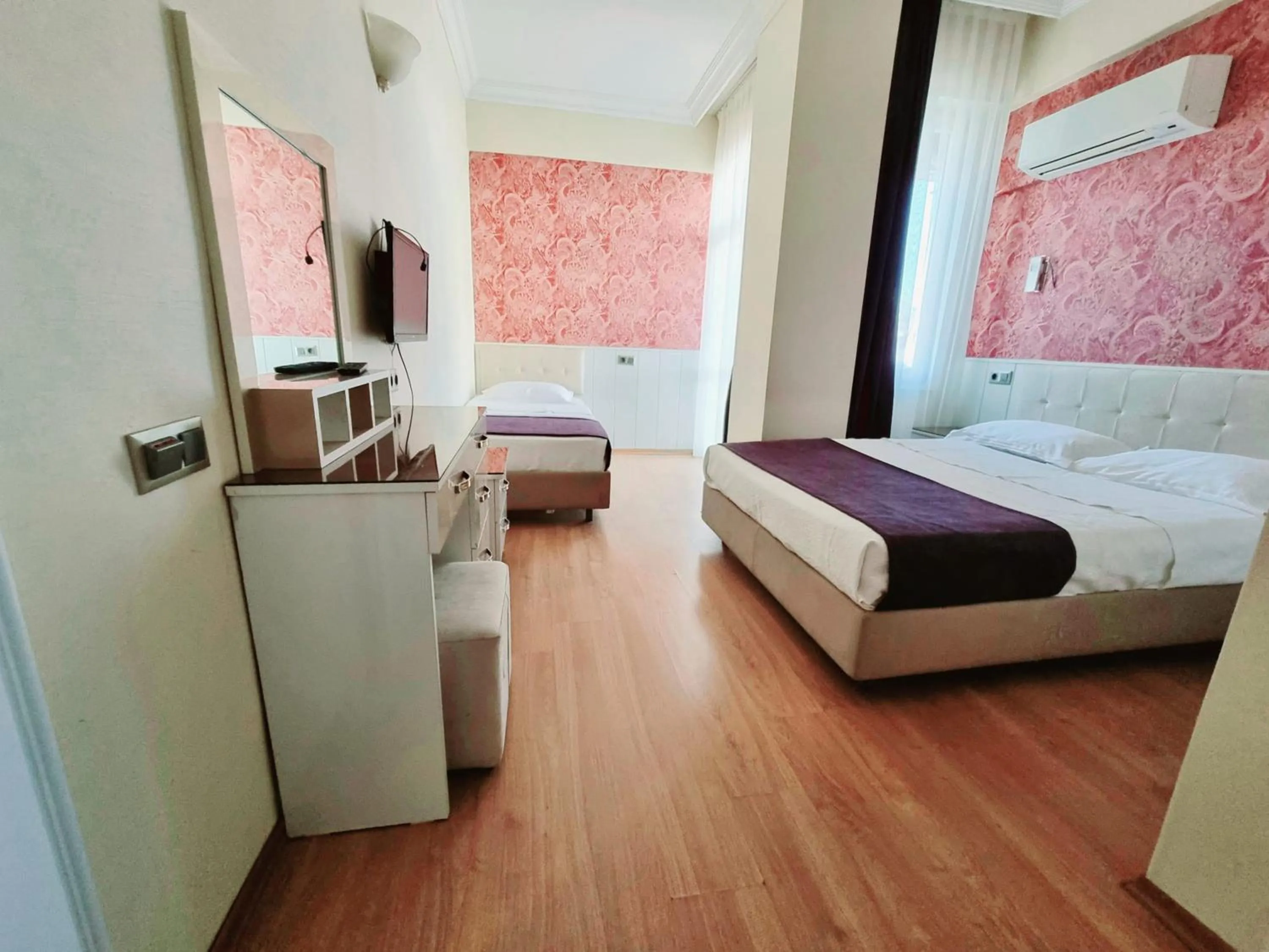 Bedroom, Bed in Perlo Hotel City