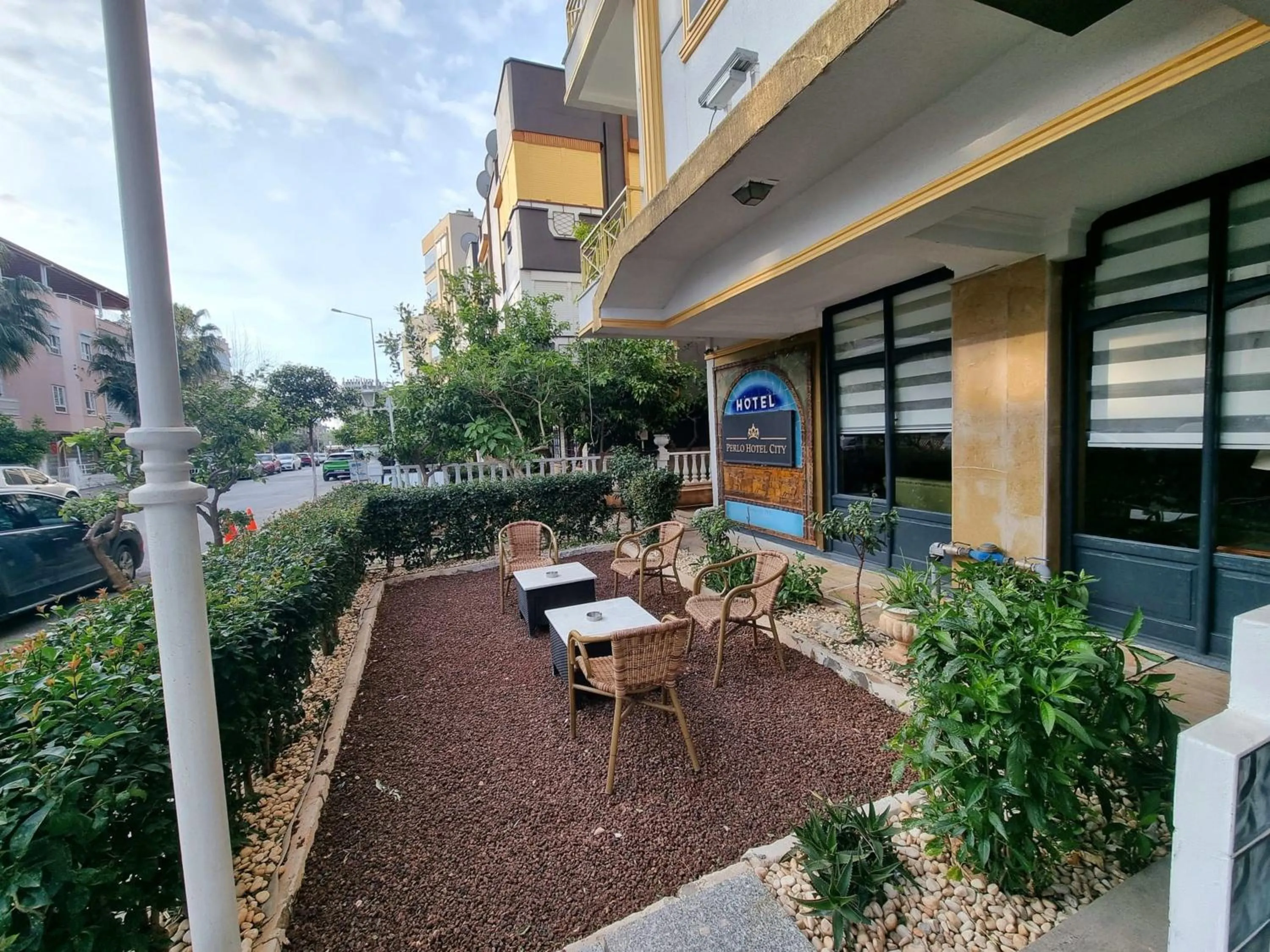 Seating area in Perlo Hotel City
