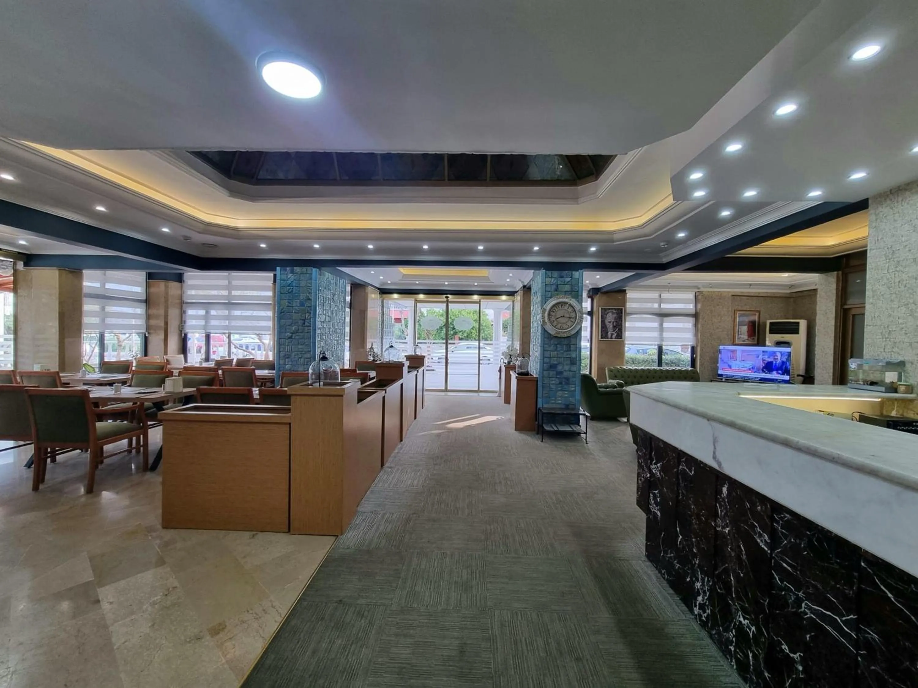 Lobby or reception in Perlo Hotel City