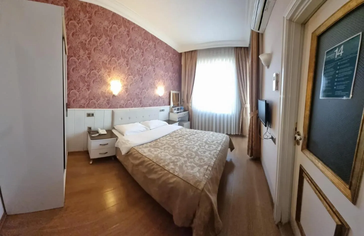 Photo of the whole room, Bed in Perlo Hotel City