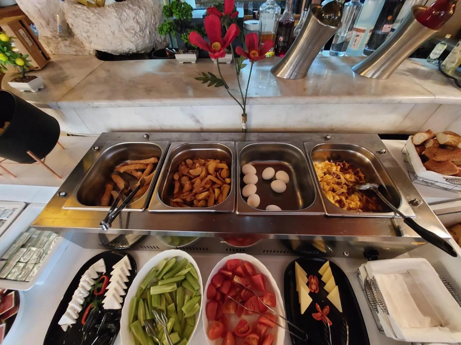 Breakfast in Perlo Hotel City