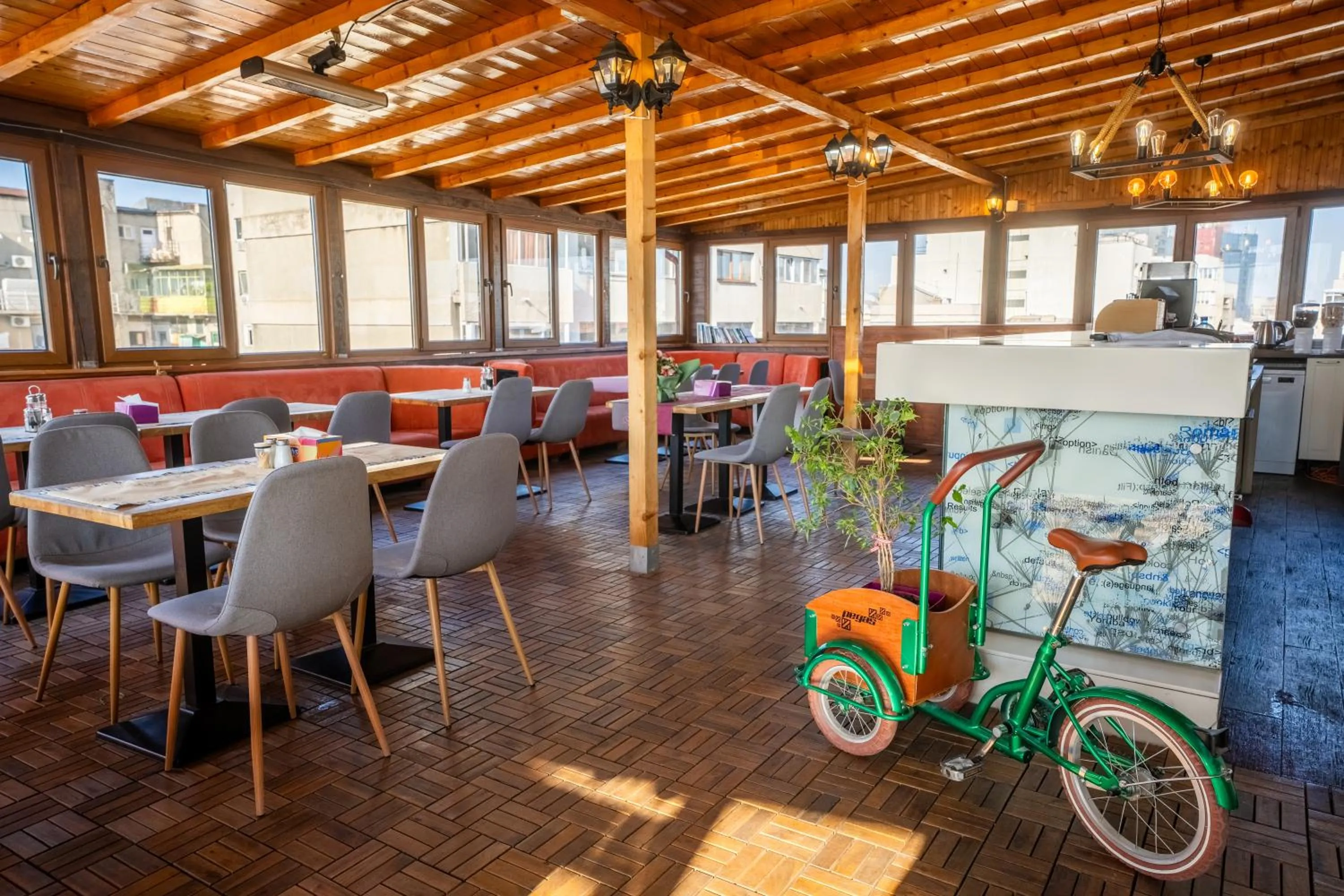 Restaurant/places to eat in Hotel Liad City Center