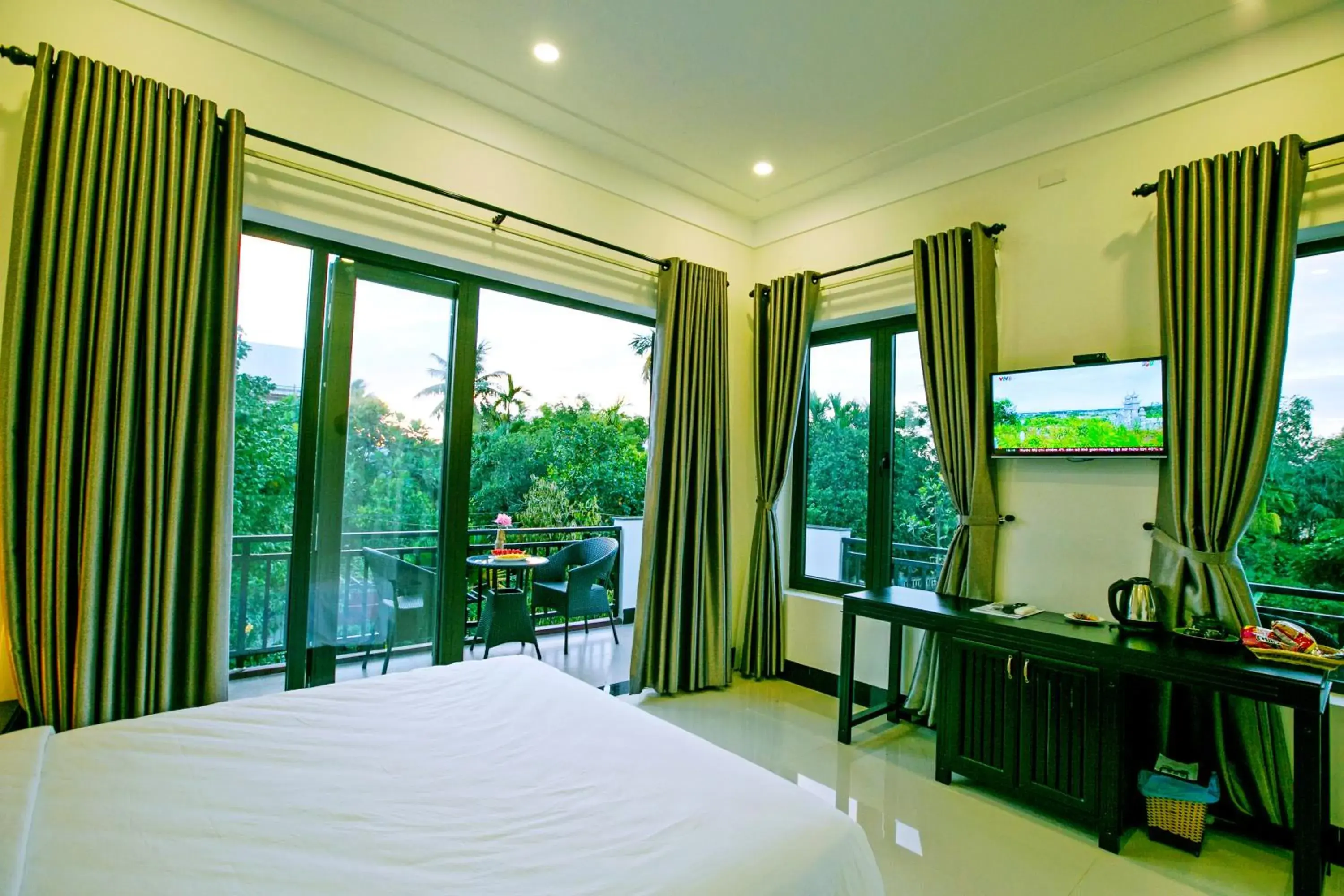 Deluxe Double Room (2 Adults + 1 Child) in Zen Hoian Villa Deluxe Double Room (2 Adults + 1 Child) in Zen Hoian Villa