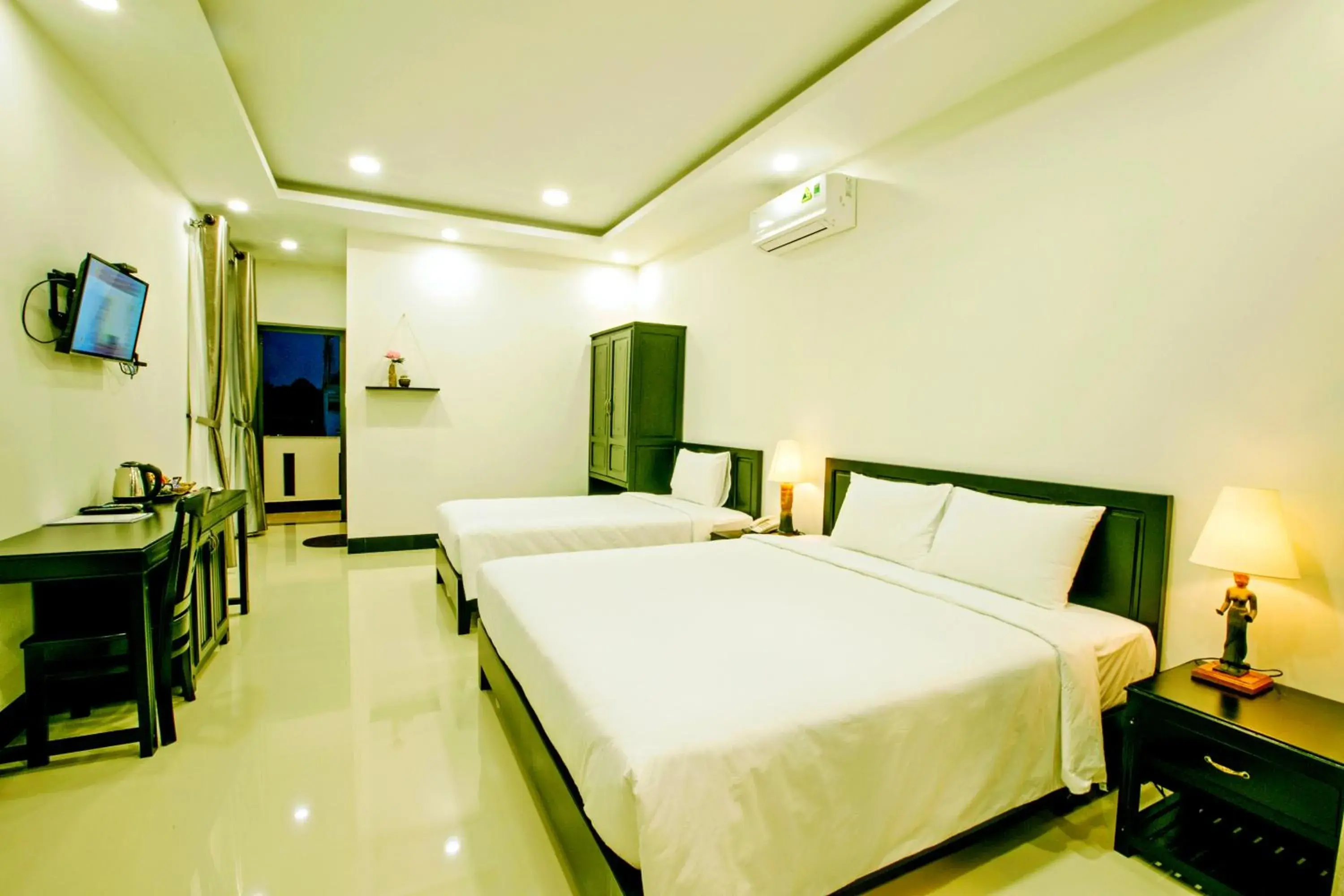 Triple Room with Balcony in Zen Hoian Villa Triple Room with Balcony in Zen Hoian Villa