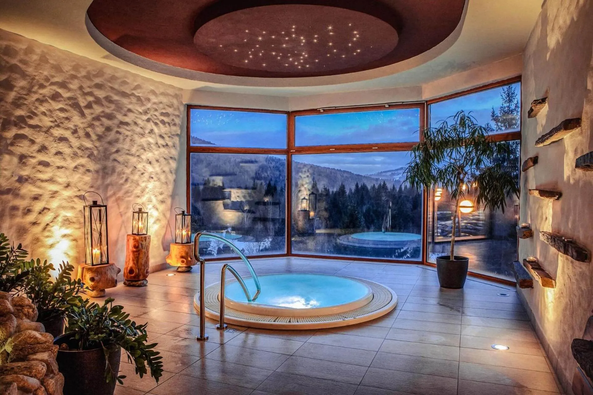 Hot Tub in Hotel Partizán