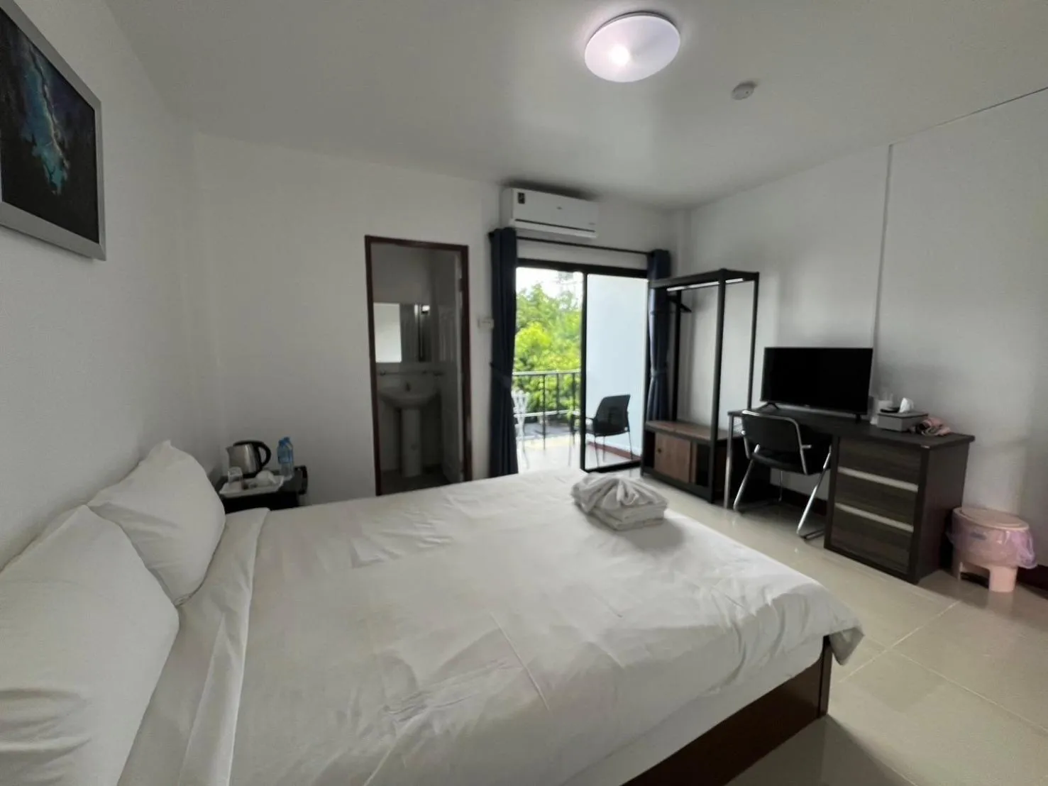 Seating area, Bed in M.I.N.D. Villa