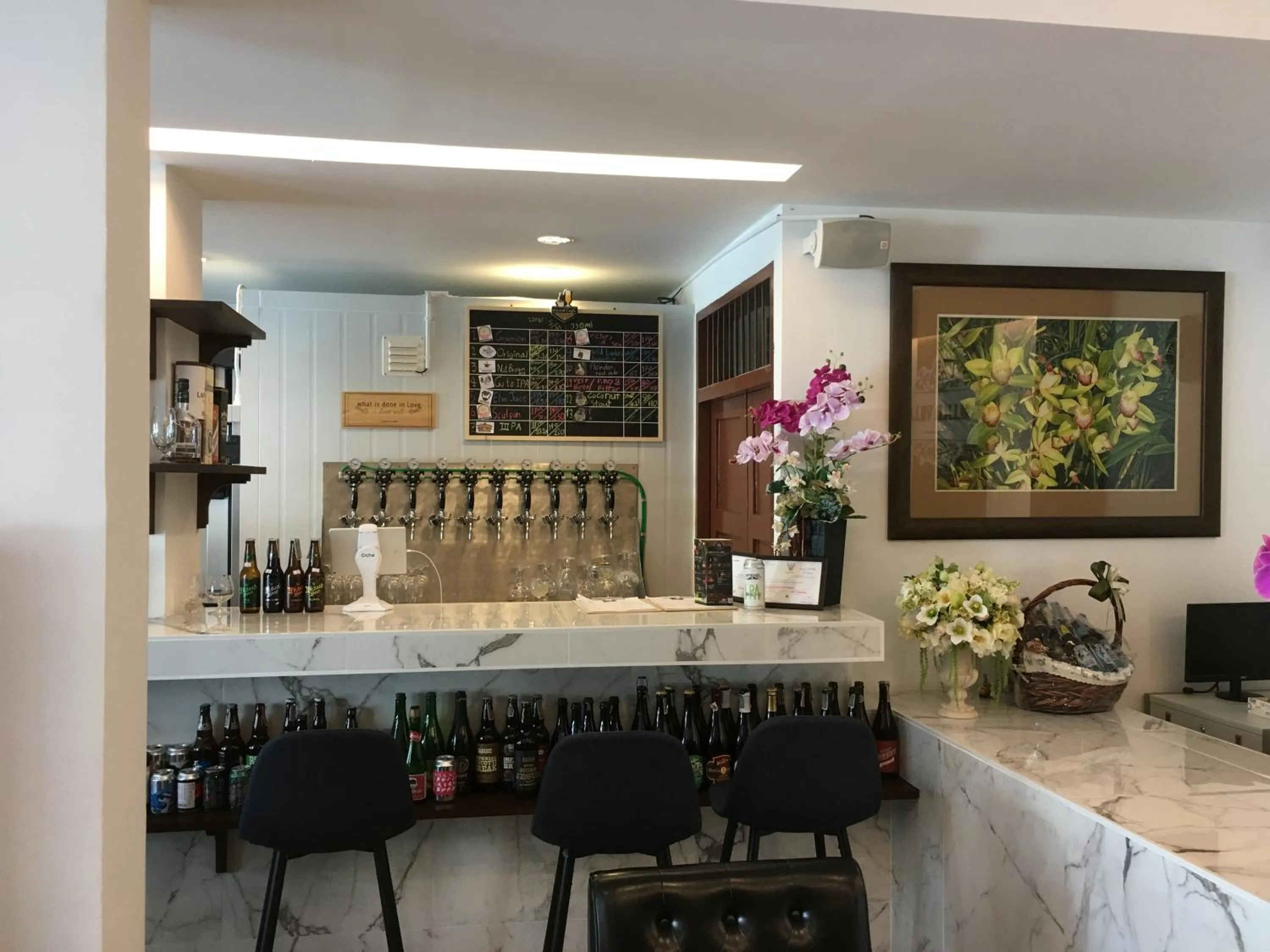 Alcoholic drinks in M.I.N.D. Villa