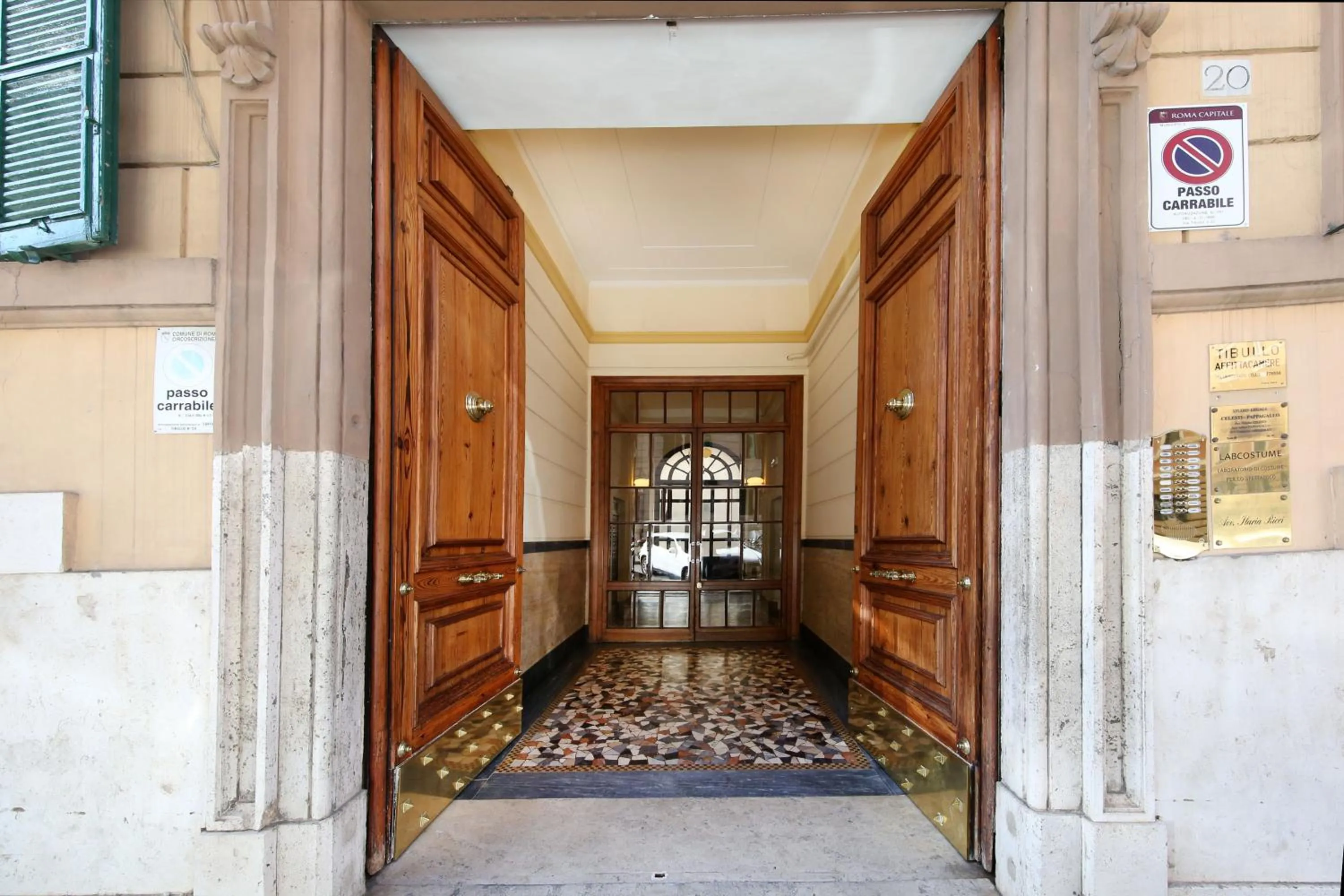Facade/entrance in Tibullo Guesthouse