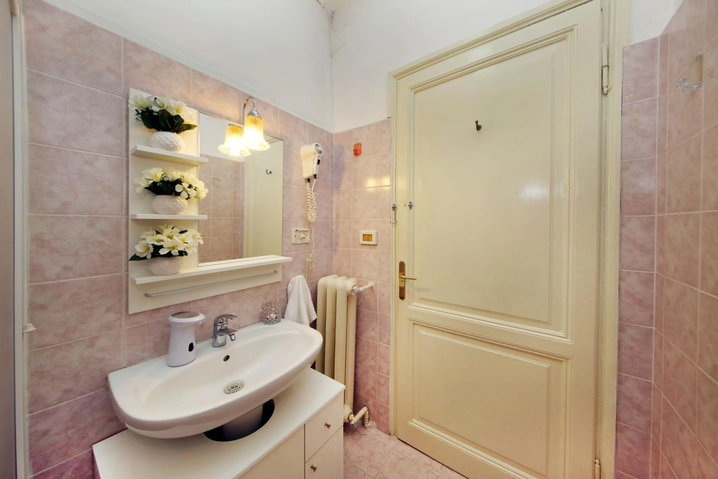 Bathroom in Tibullo Guesthouse