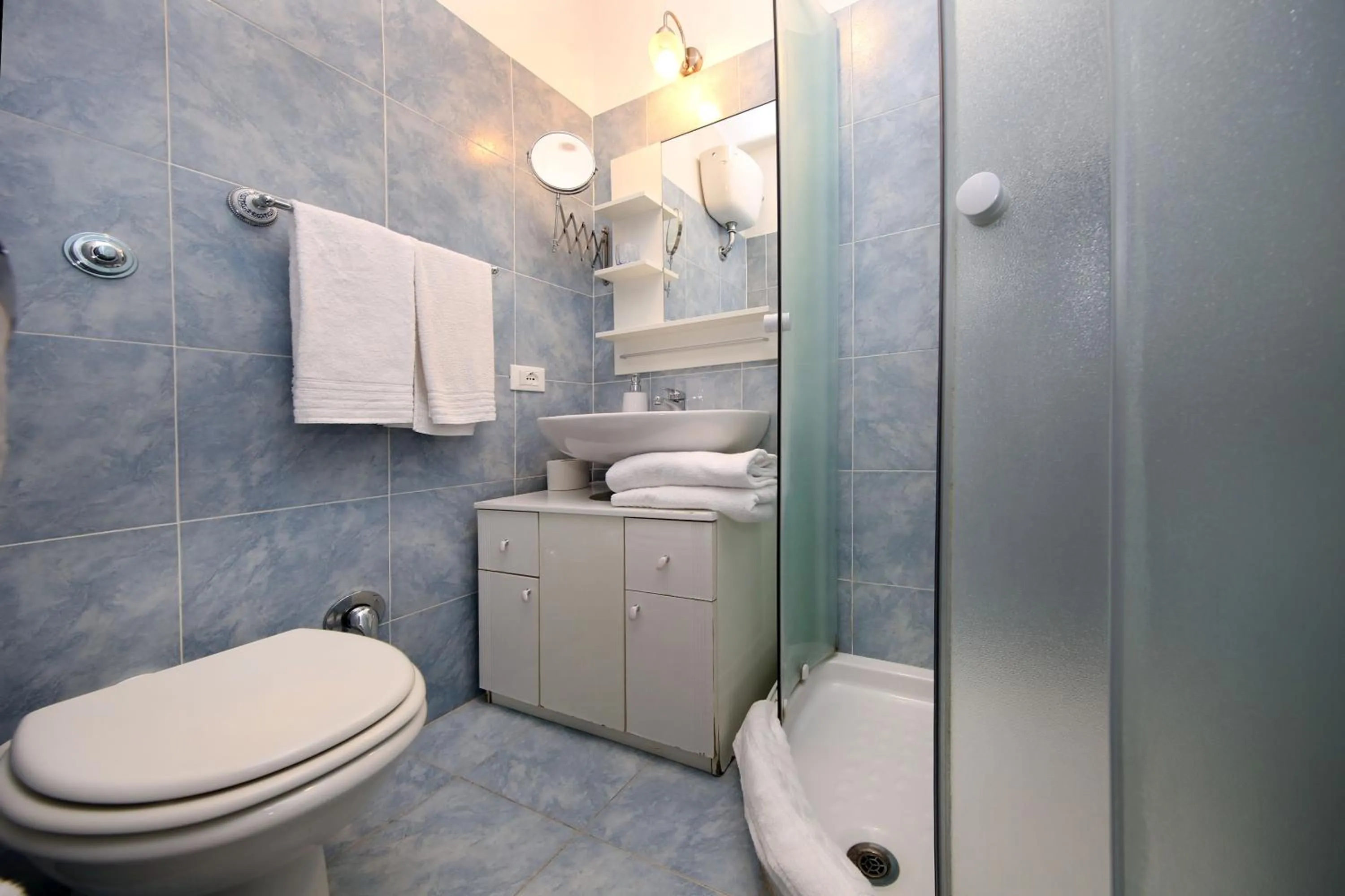 Bathroom in Tibullo Guesthouse