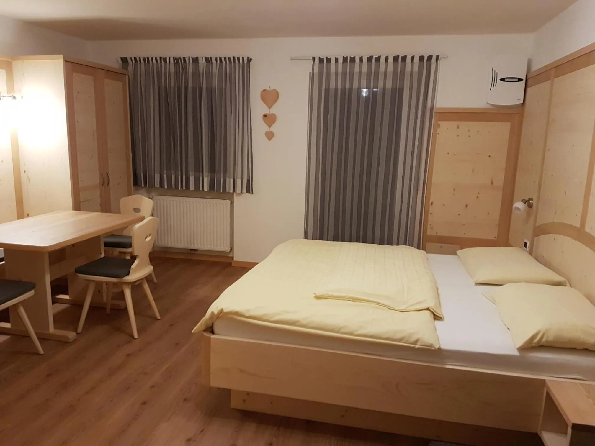 Bedroom, Bed in Villa Hubertus