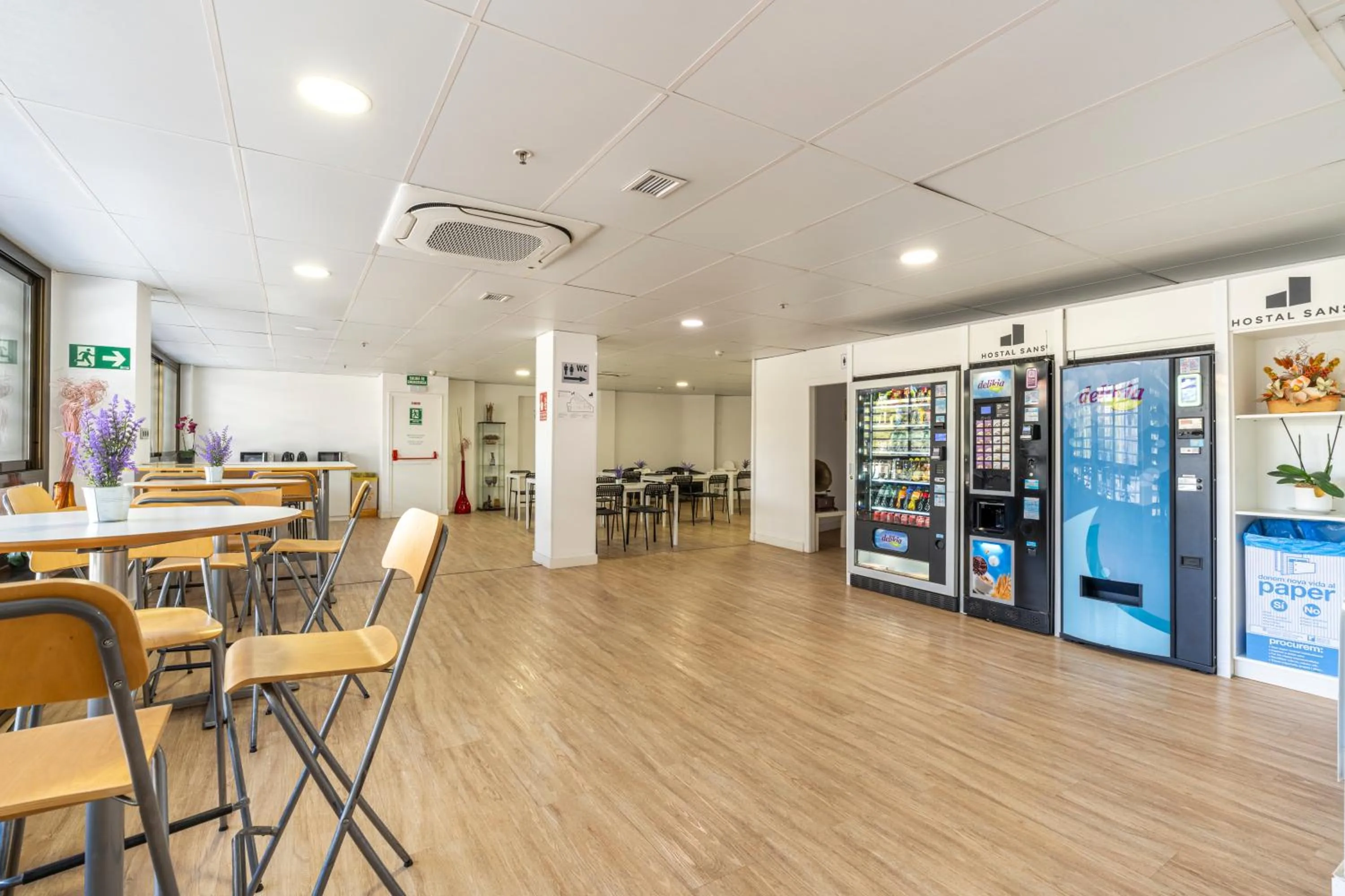 vending machine in Hostal Sans