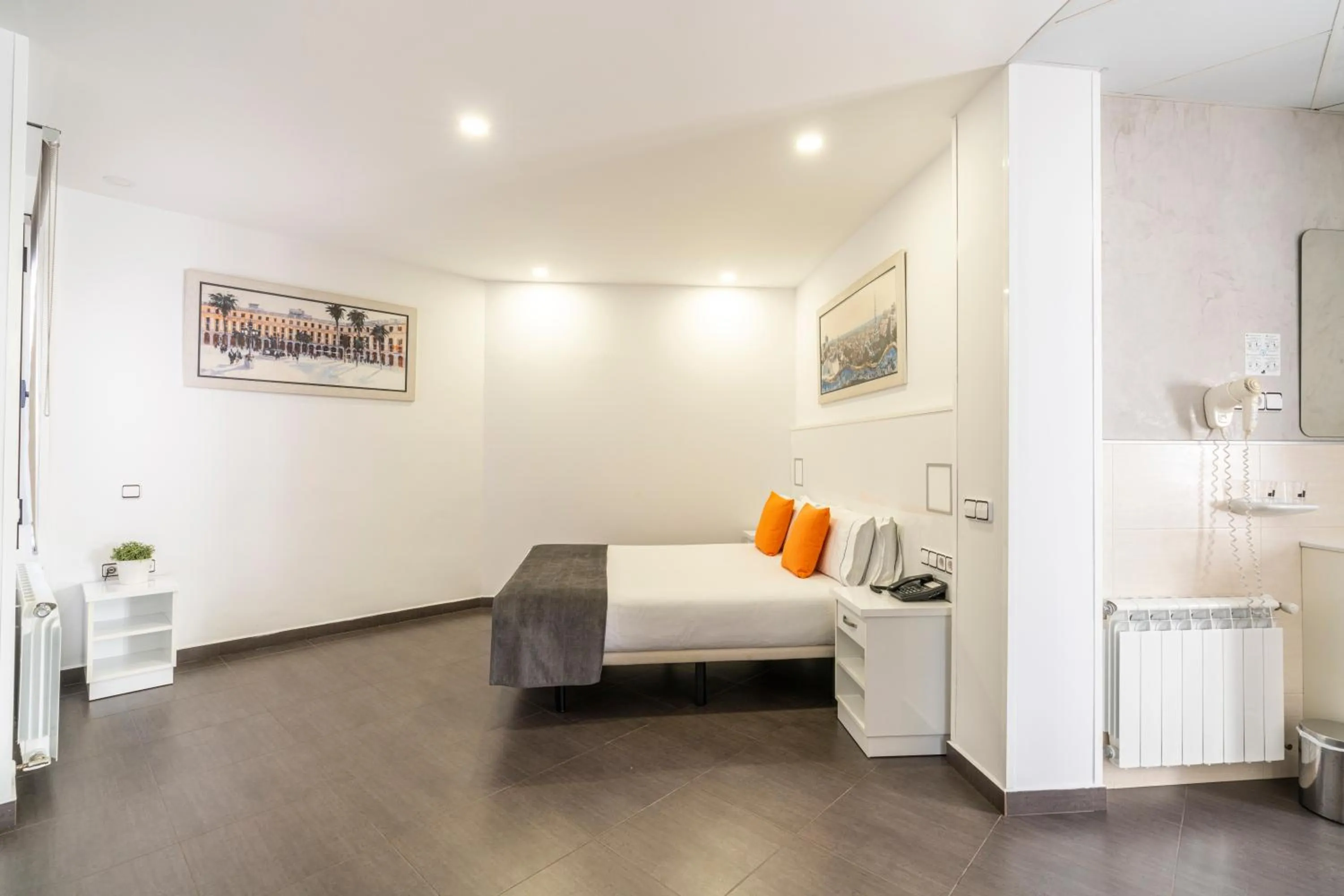 Photo of the whole room, Bed in Hostal Sans