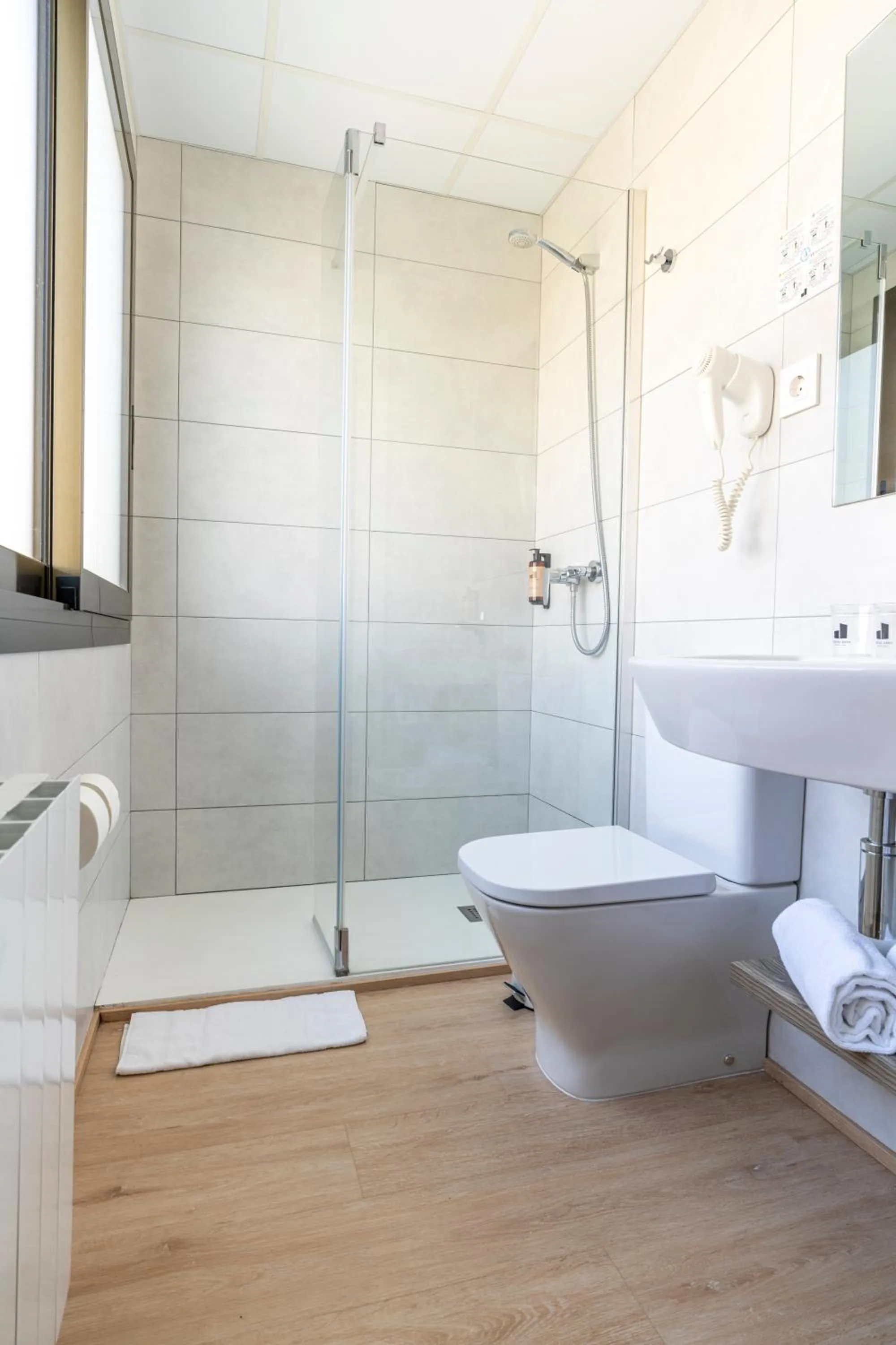 Shower in Hostal Sans