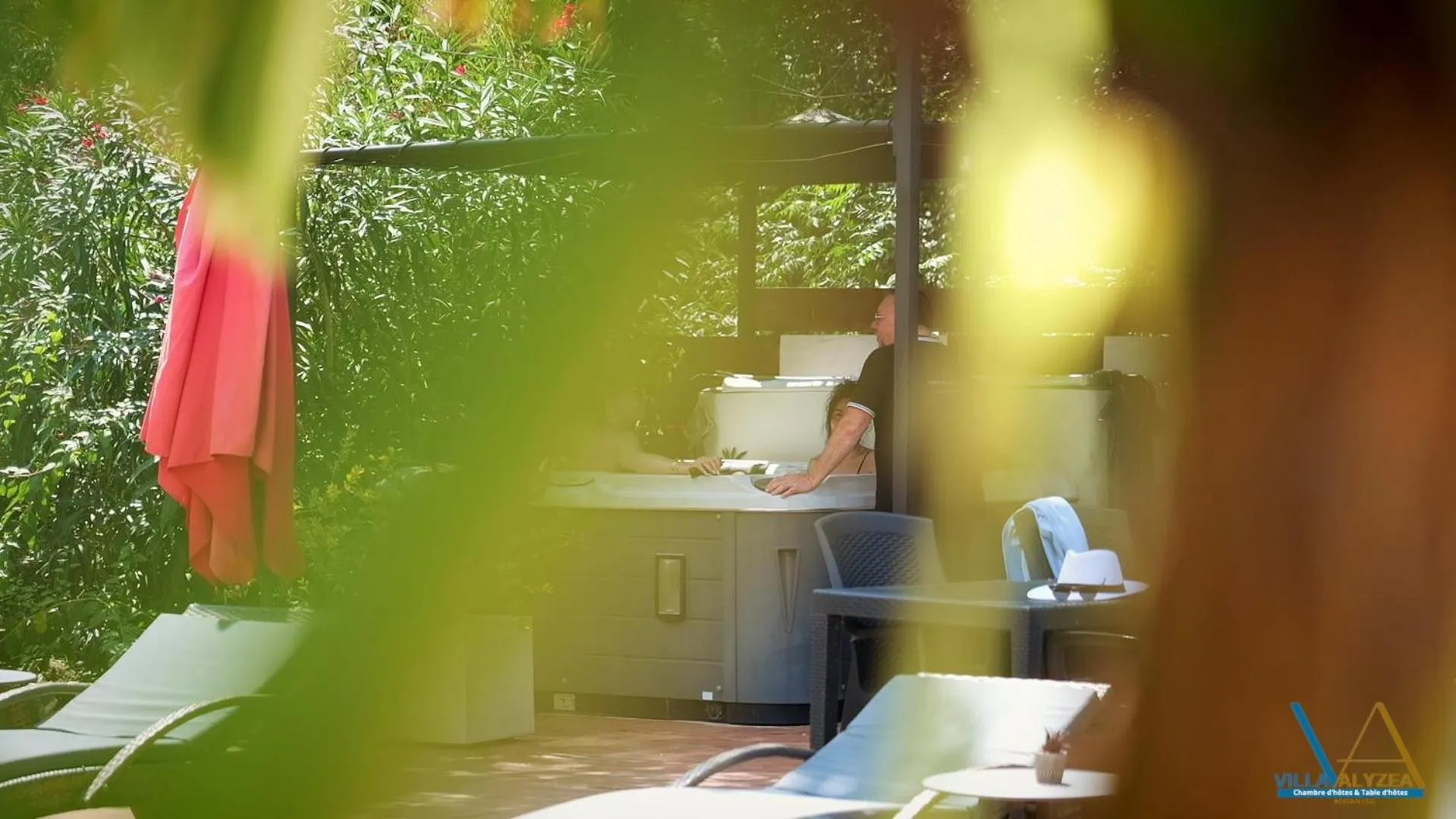 Hot Tub in Villa Alyzea