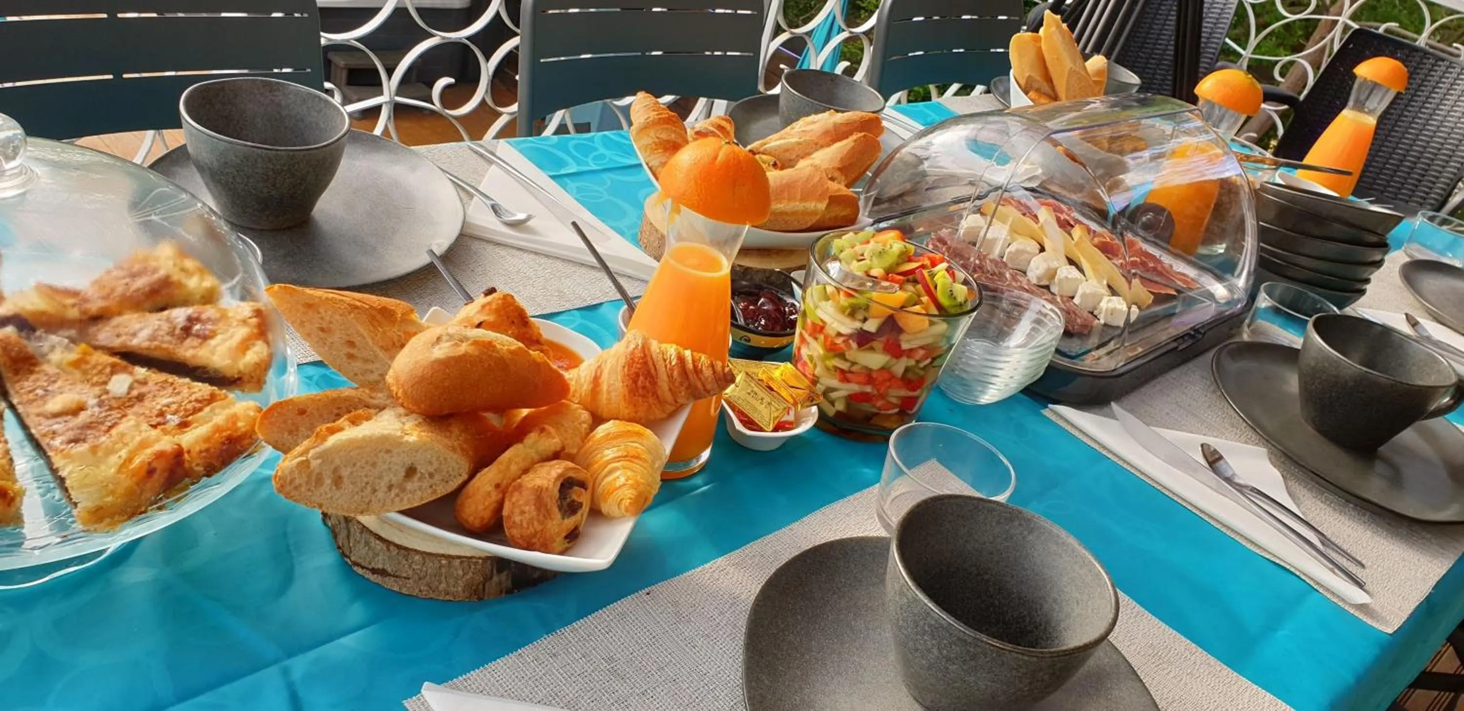 Pool view in Villa Alyzea