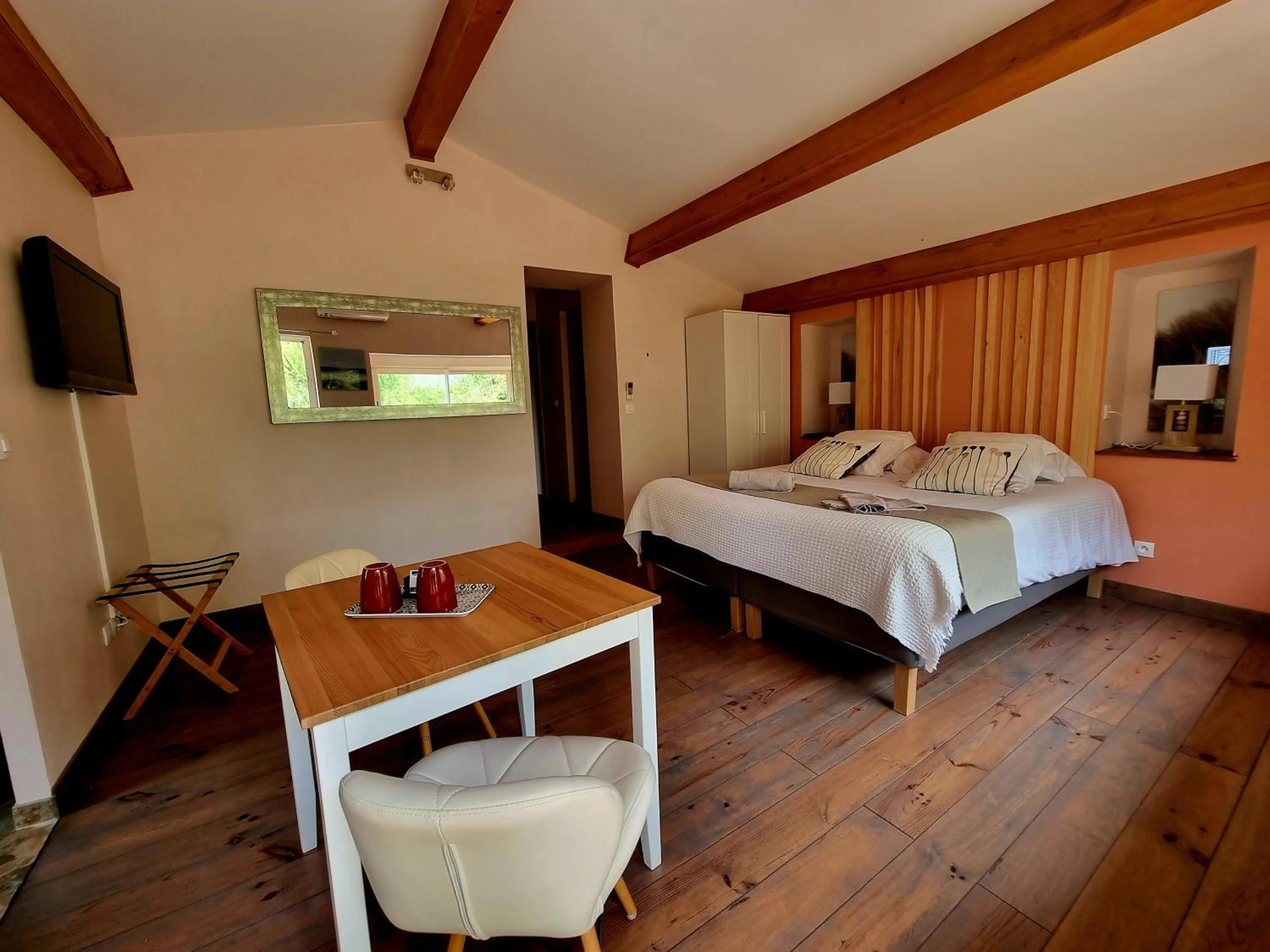 Photo of the whole room, Bed in Villa Alyzea