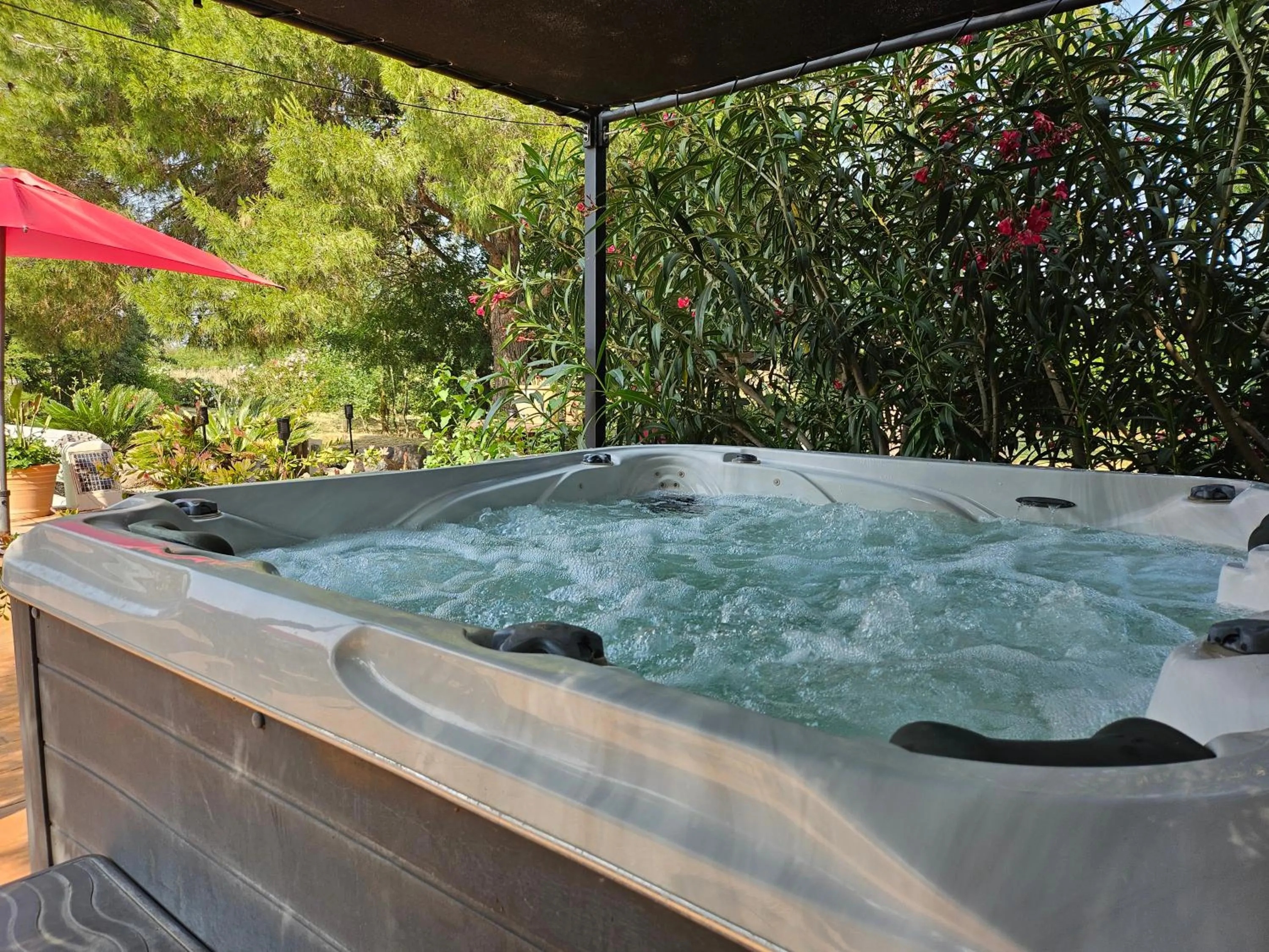 Hot Tub in Villa Alyzea
