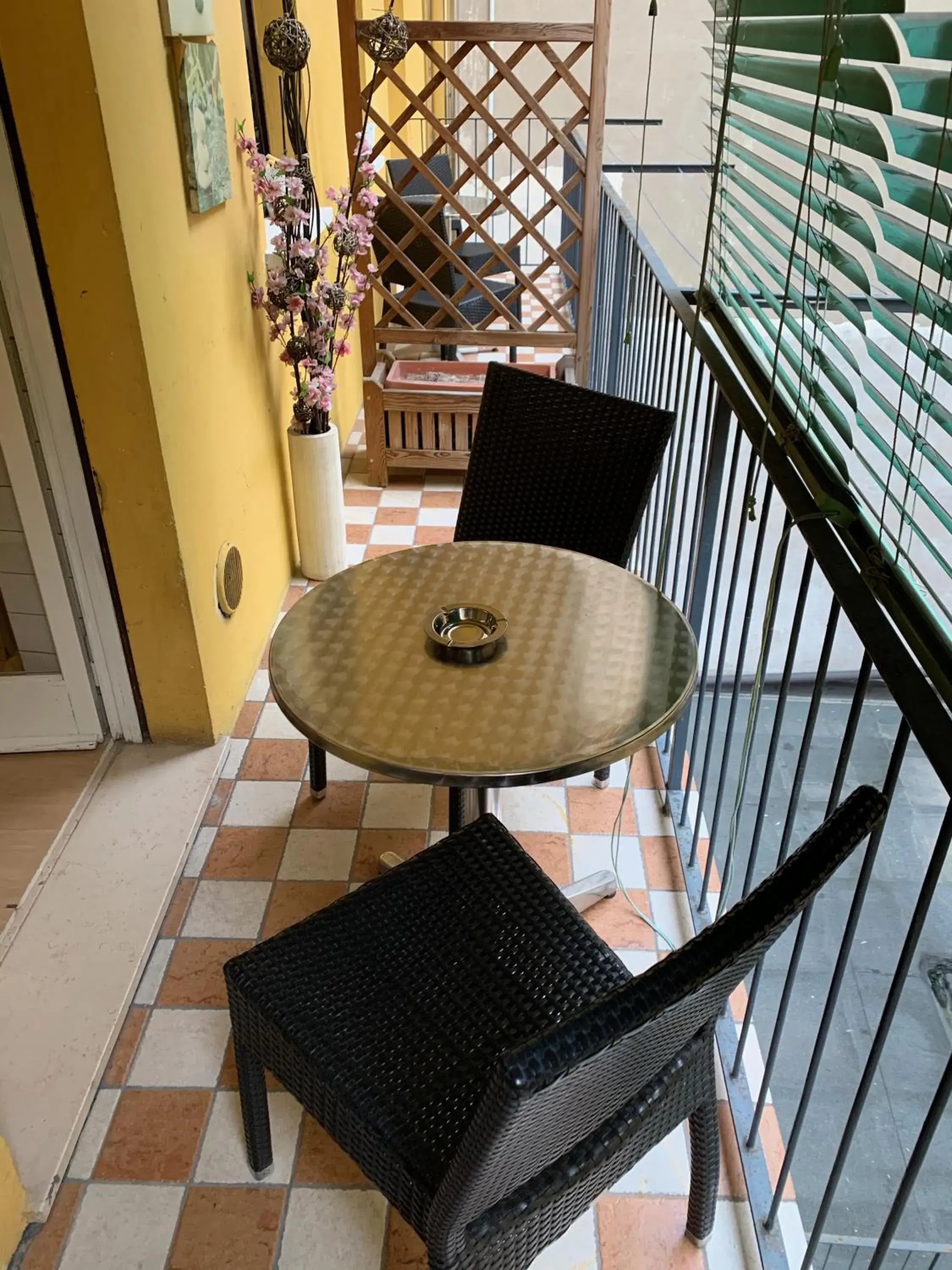 Single Room with Bathroom in Rigoletto Rental Rooms Single Room with Bathroom in Rigoletto Rental Rooms