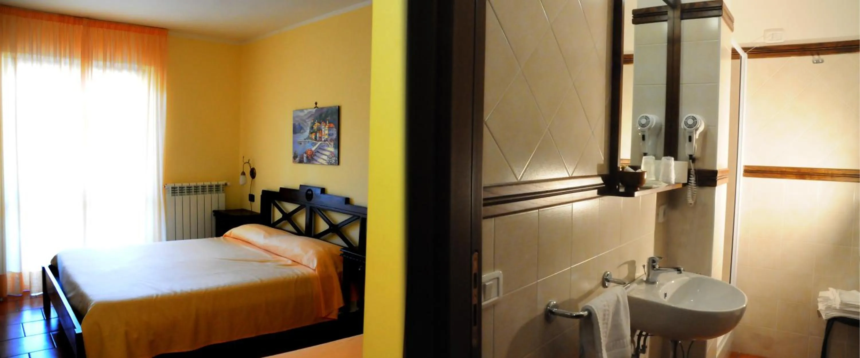 Bathroom, Bed in Hotel Alisma