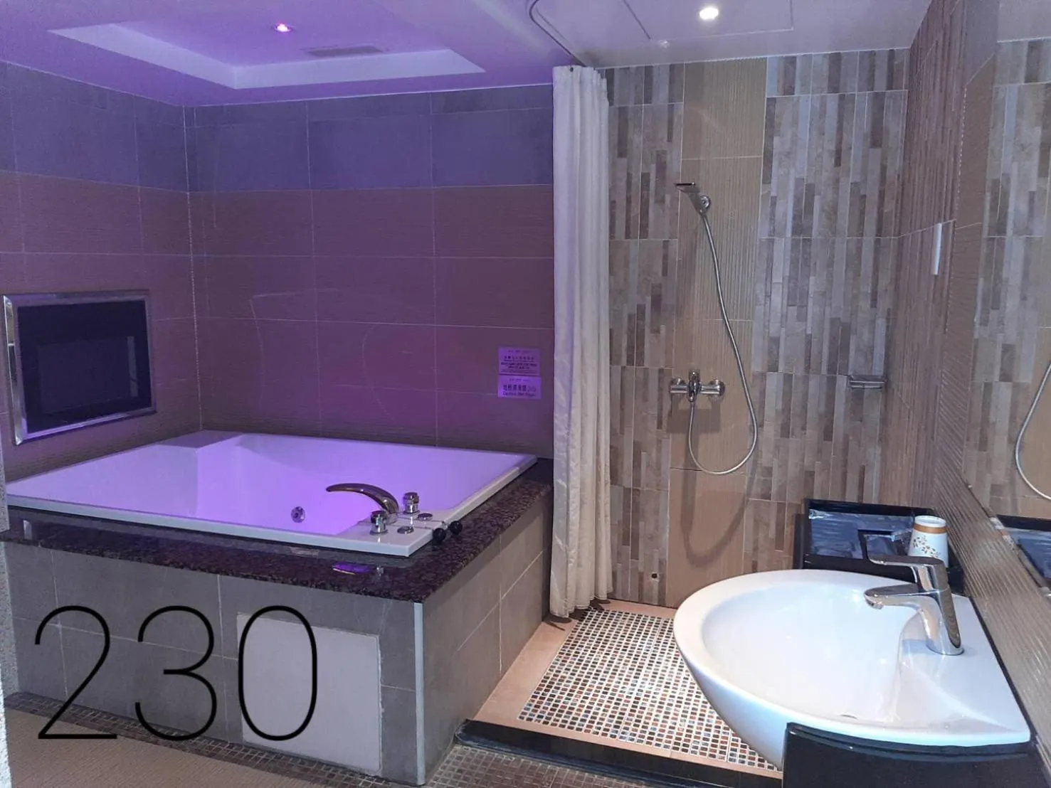 Chateau Motel & Spa (Daliao)