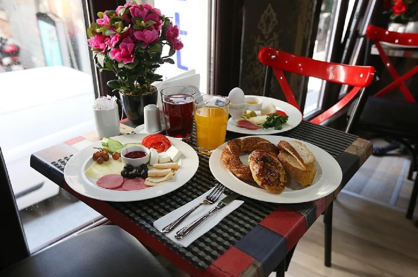 Breakfast in Maxwell Hotel