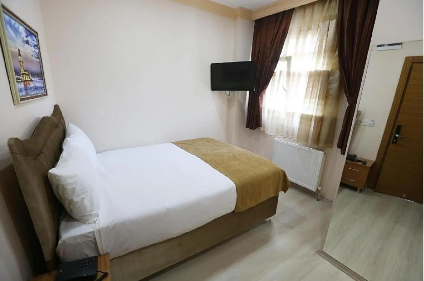 Bed in Maxwell Hotel