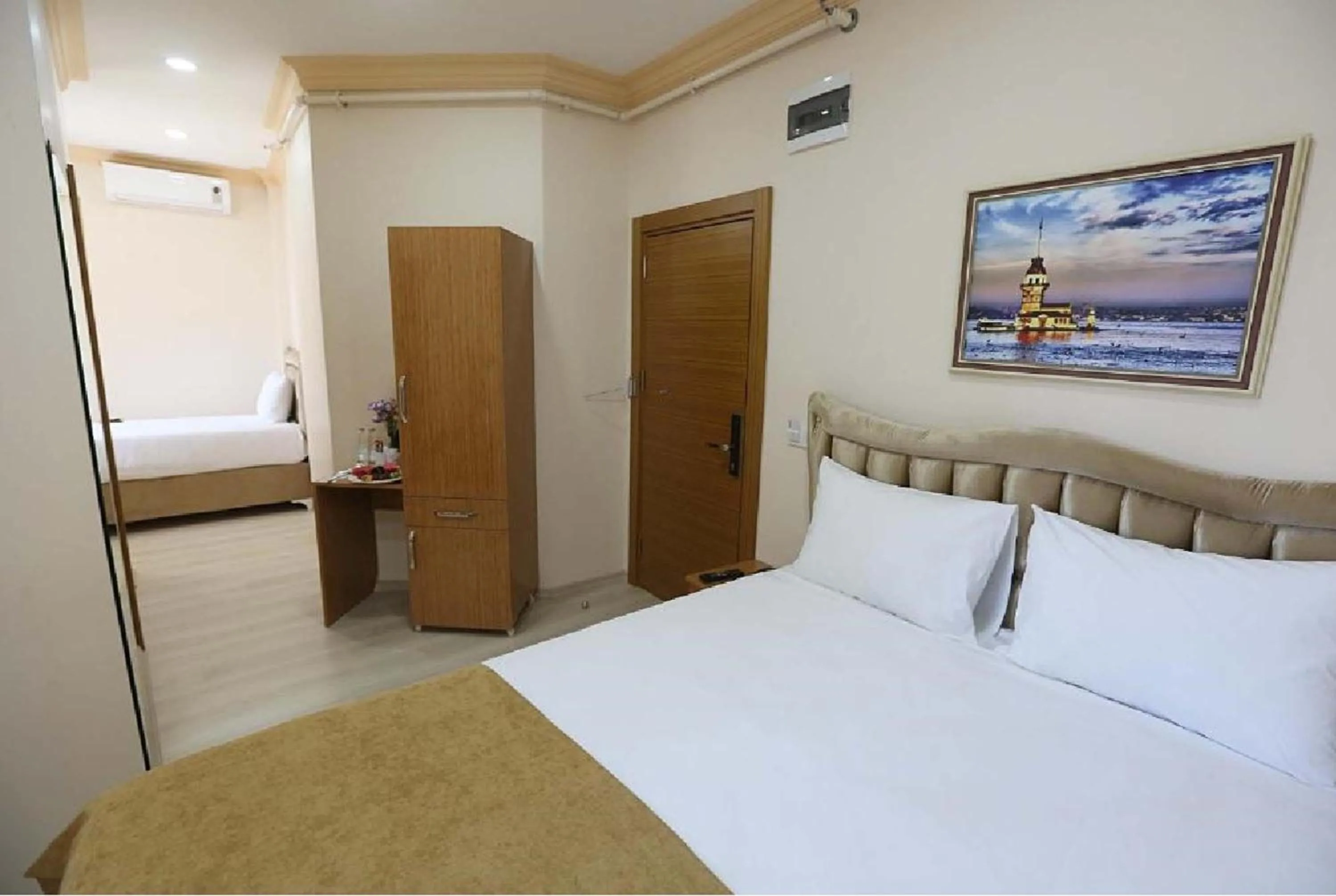 Bed in Maxwell Hotel