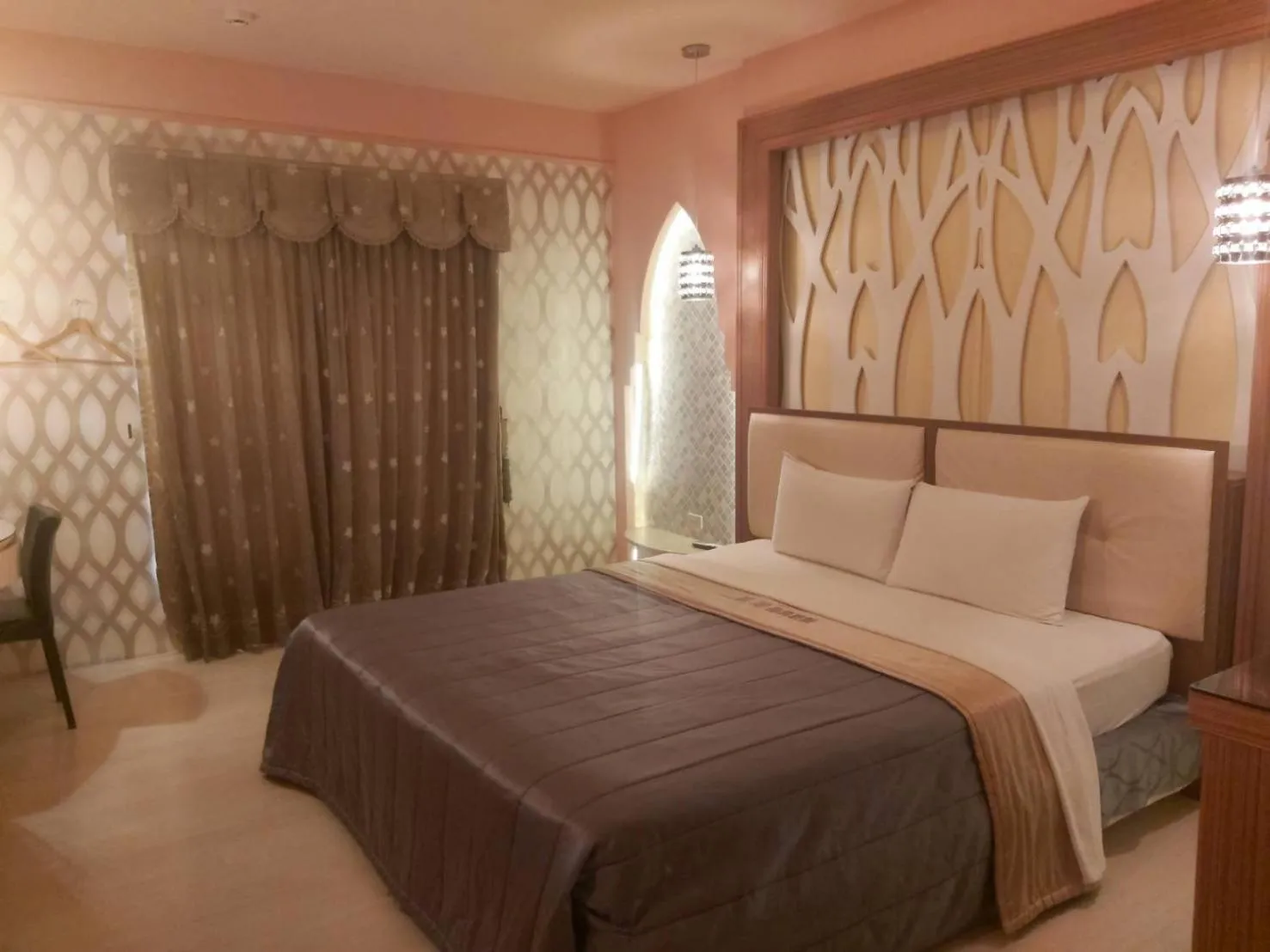 Bed in CHATEAU MOTEL (Crystal Code Museum)